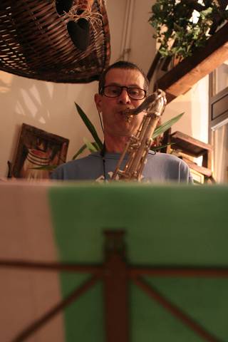 Eduardo Kohan with Choro Bandido at the Verre a Soif, Geneva, Switzerland,2005