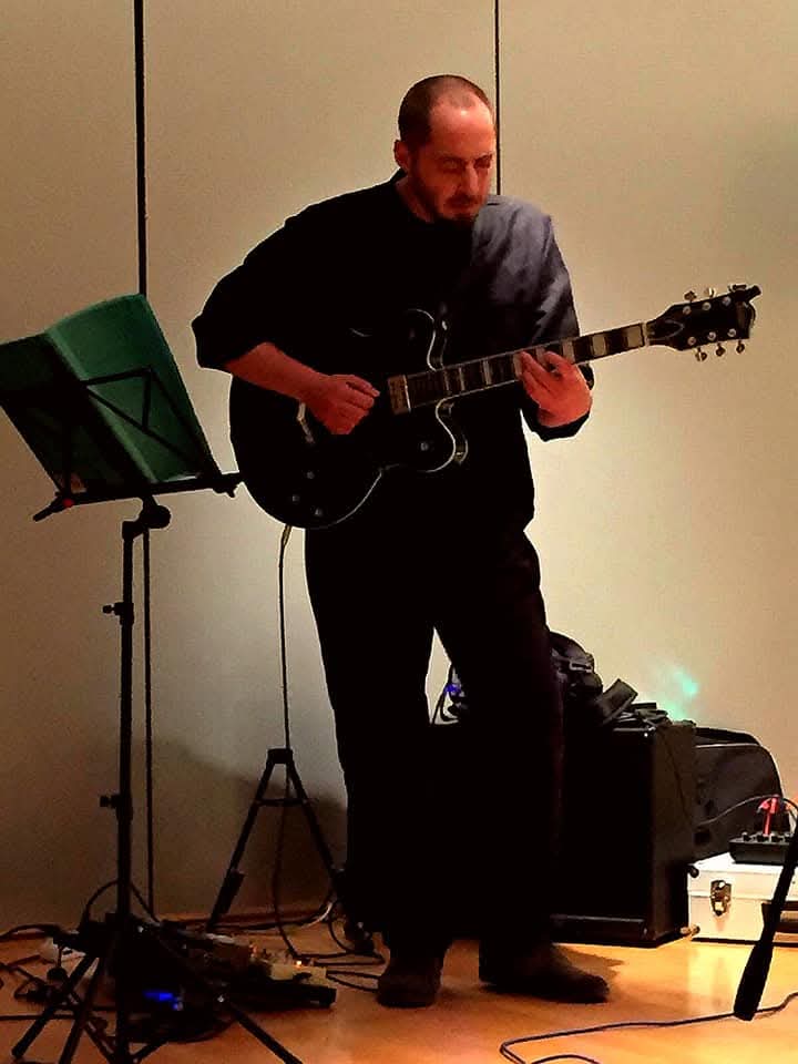 Luca Crispino musicista chitarrista jazz