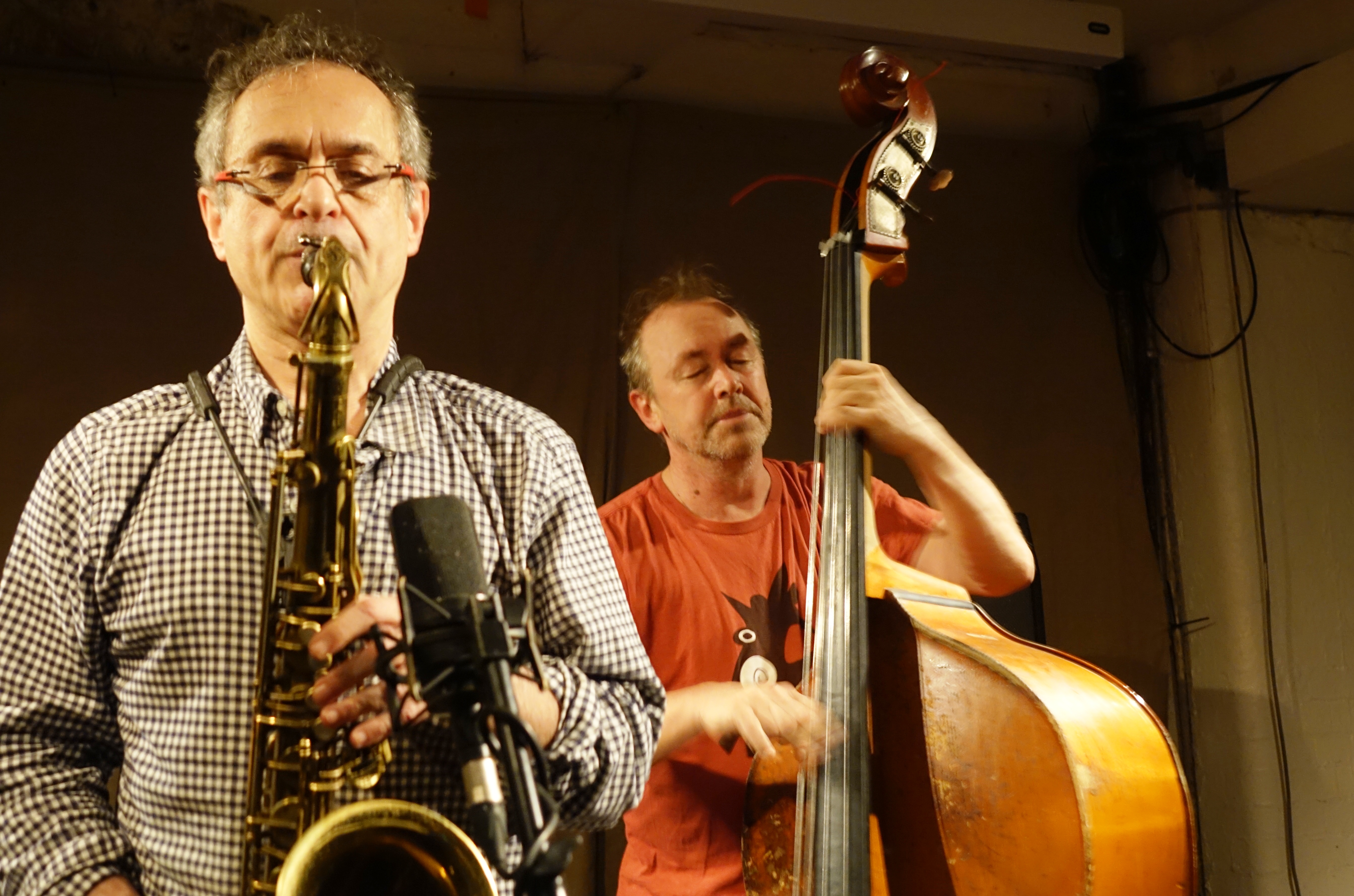 Ivo Perelman and John Edwards at Cafe Oto, London in October 2018