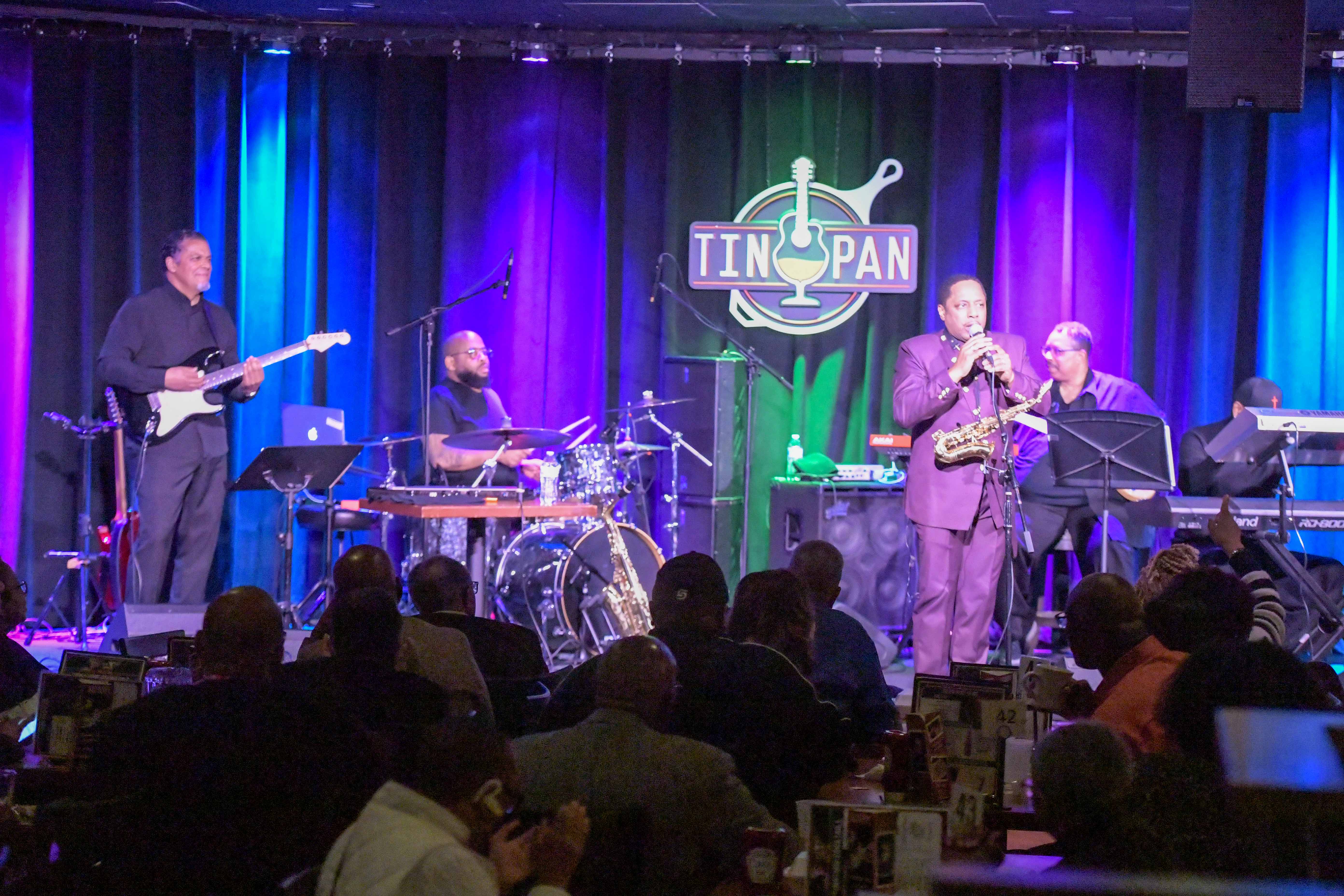 Andre Ward - alto & tenor sax, Christopher Carter - drums, Tracy Spence - base, Eldon Surlley - guitars, Norman Kent - keyboards