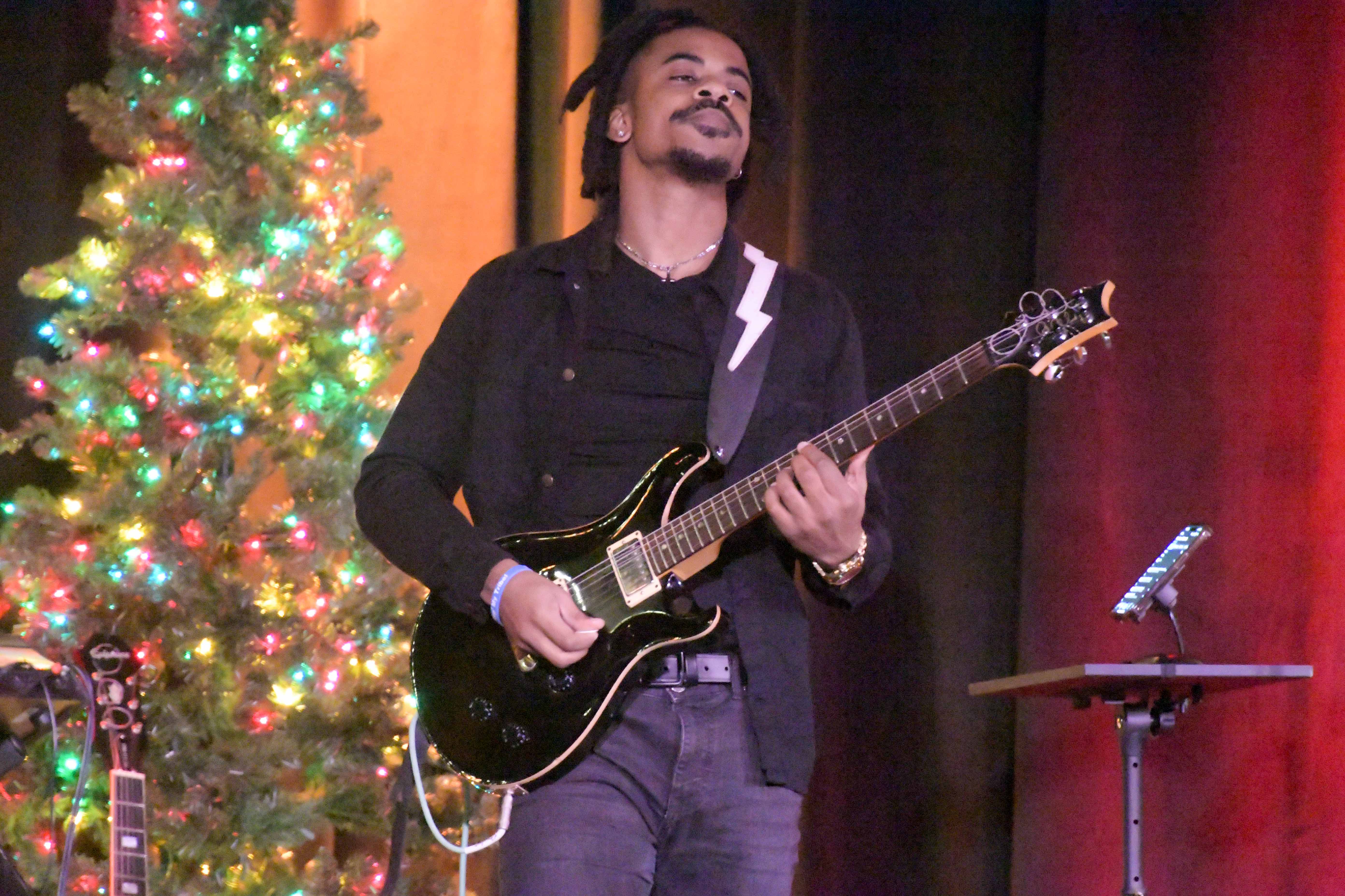 Nemo Miller - guitar