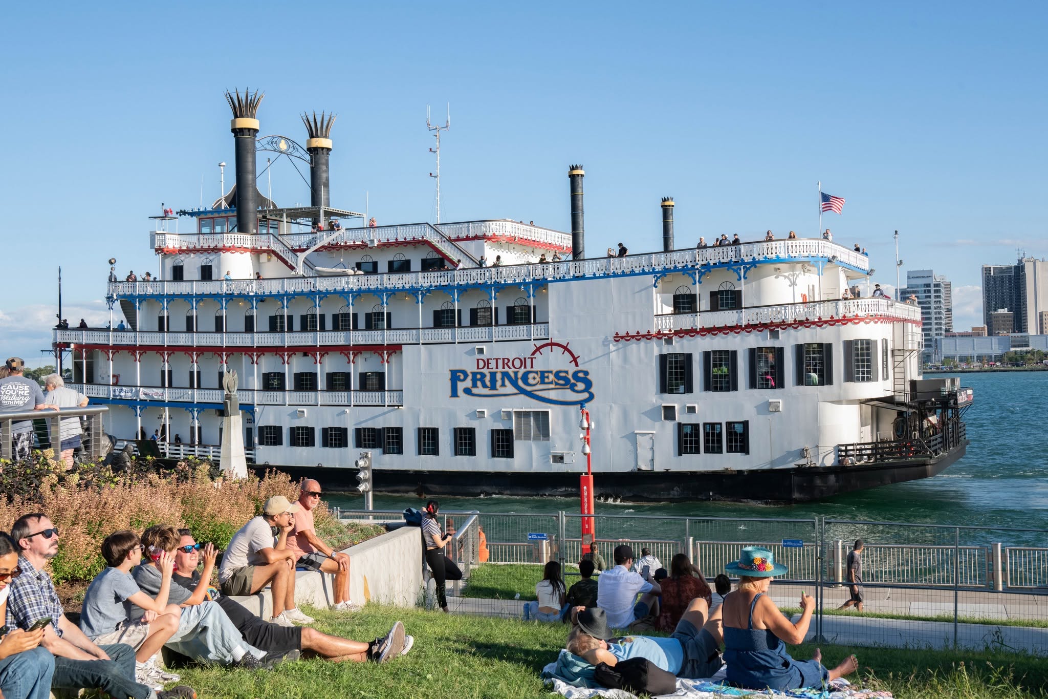 Detroit River queen — jazz photo by Paul Rauch | All About Jazz