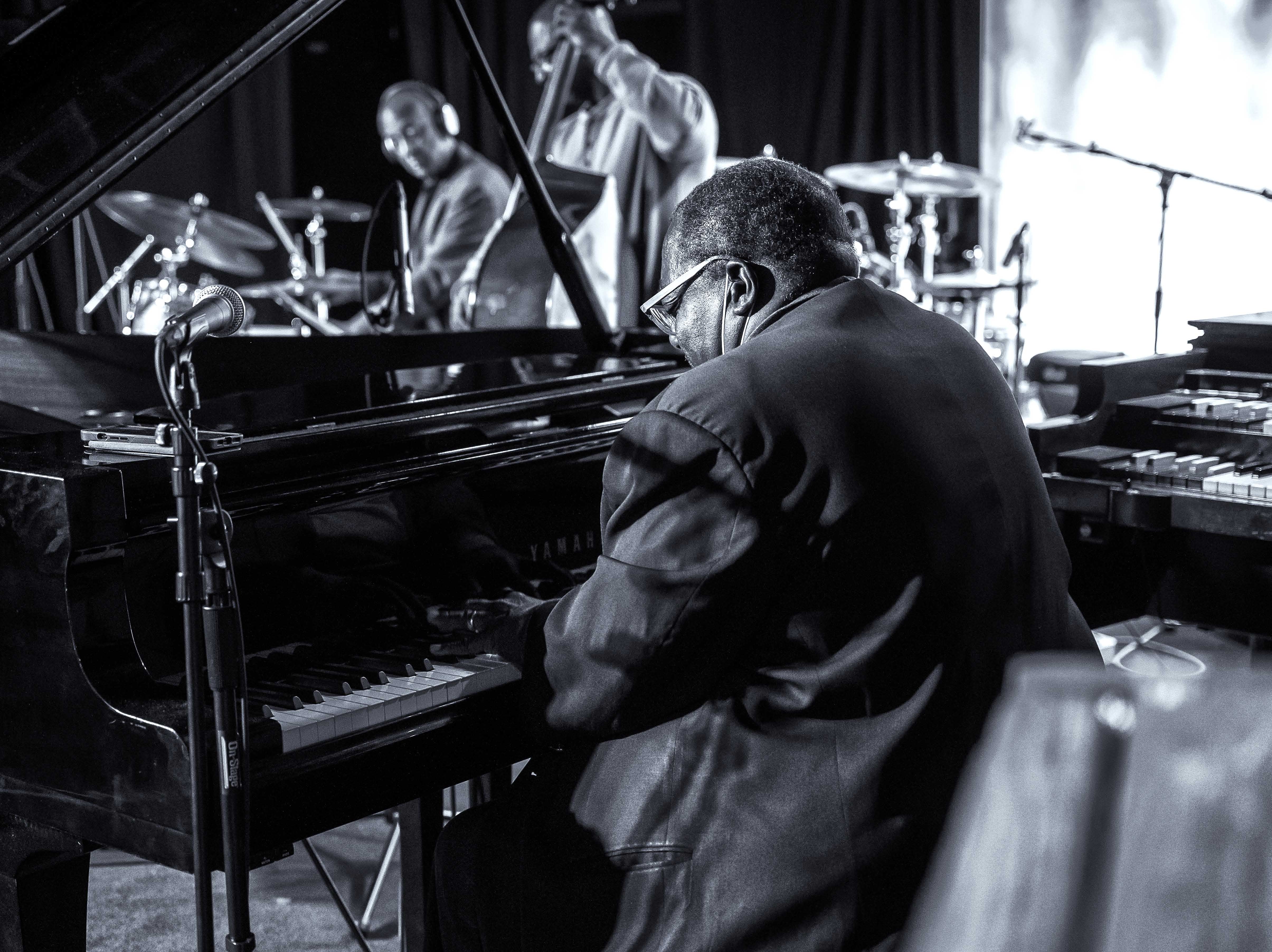 Jae Sinnett Trio w/Cyrus Chestnut