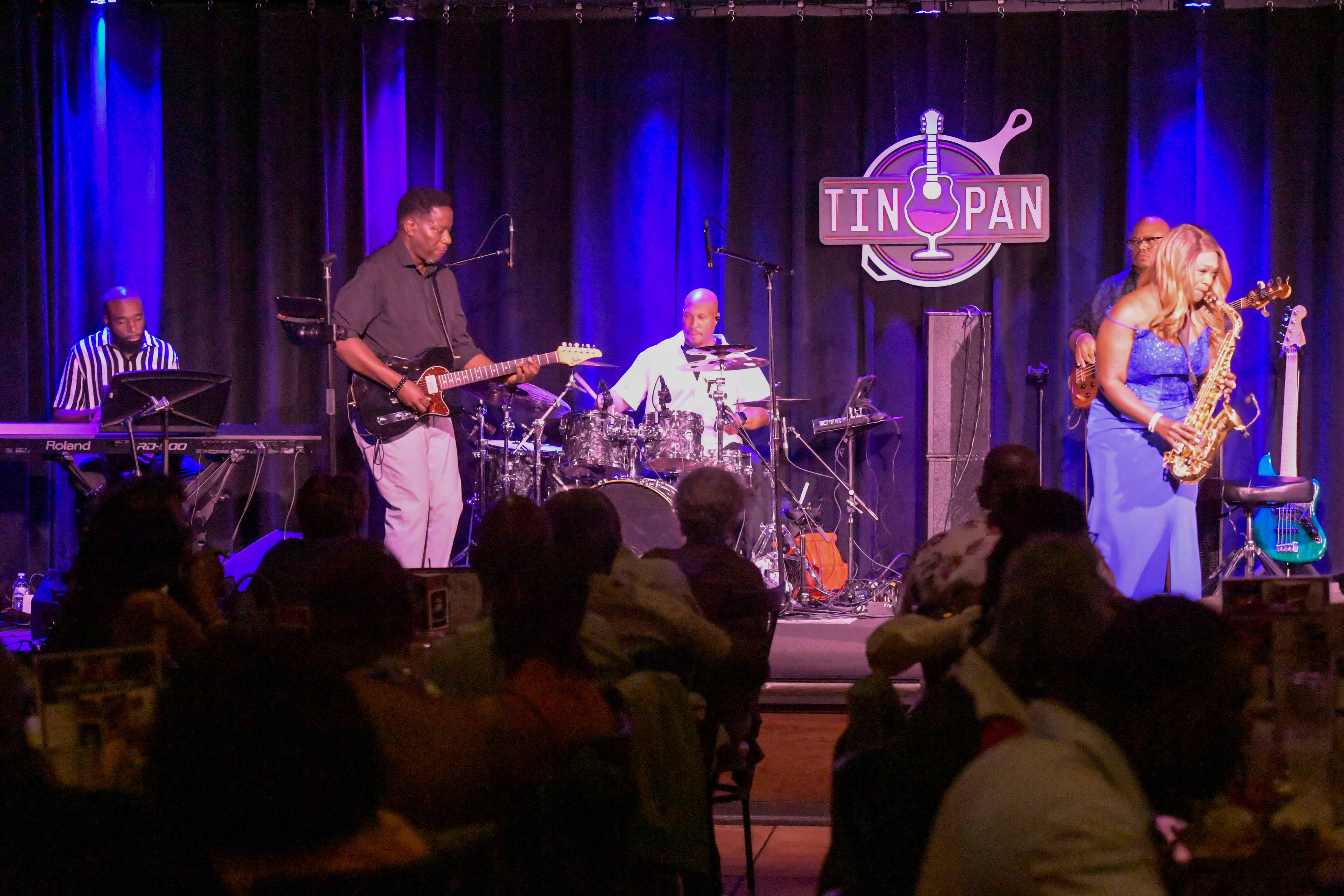 Janette Harris - tenor, Kevin Jackson - guitar, William Alen - drums, Wilbert Anderson - base, Ken Terrelle Harris Jr. - keyboards