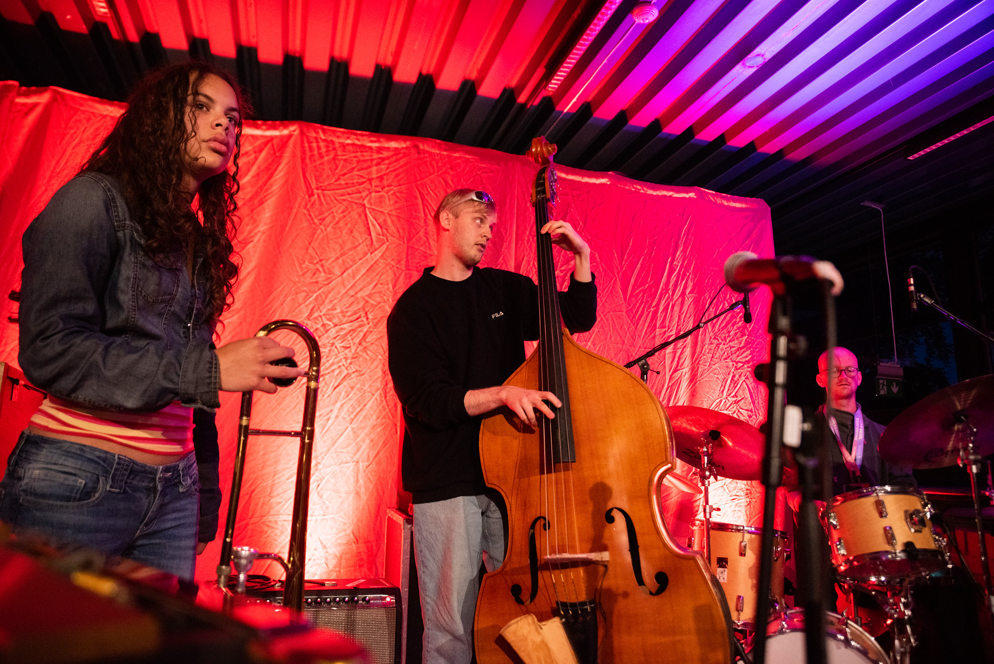 Miriam Jiménez Franke, a bass player and Simon Albertsen jamming at Kroa, Moldejazz 2026 — jazz photo by Daniel Mège | All About Jazz