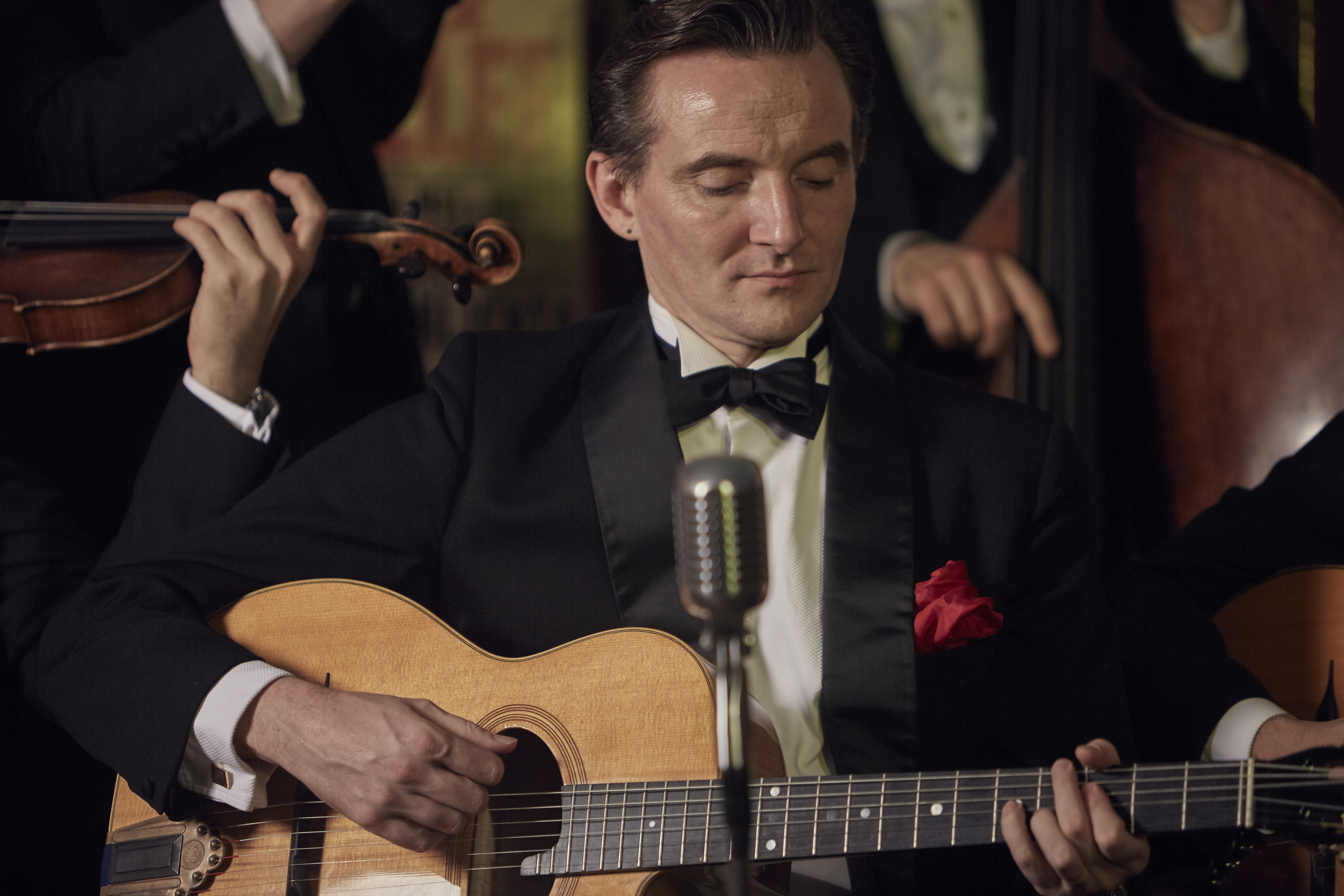 Benoit Viellefon French gypsy jazz guitarist singer