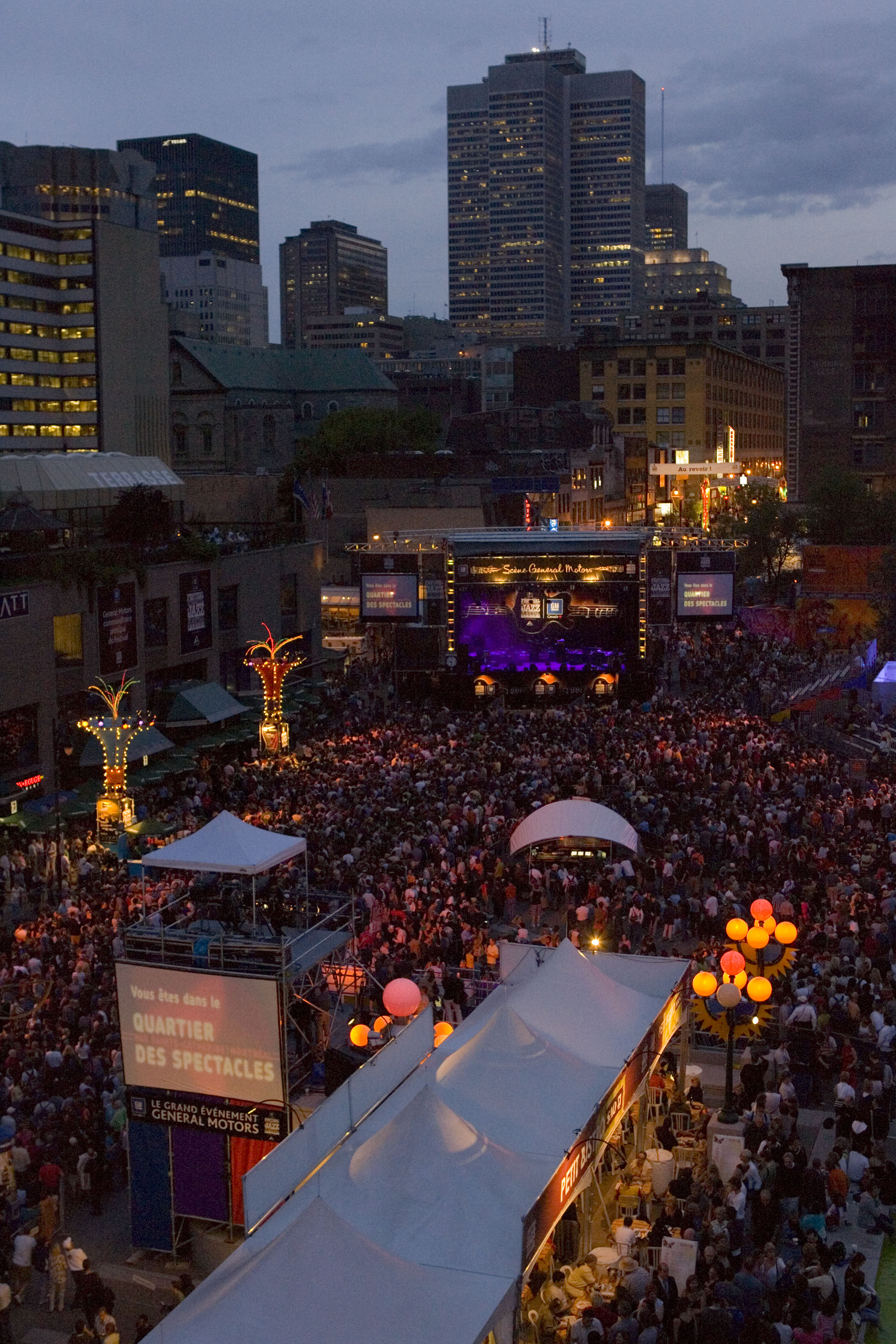 2007 Montreal Jazz Festival Street Scenes