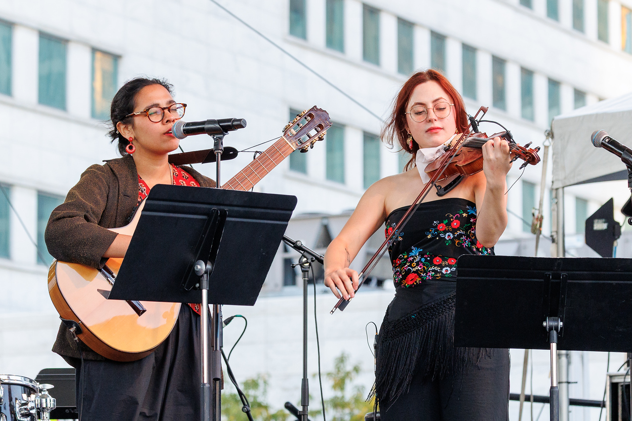 Ria Modak, Angela Varo Moreno