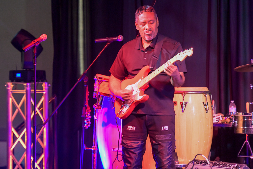 Carl Lester - guitar