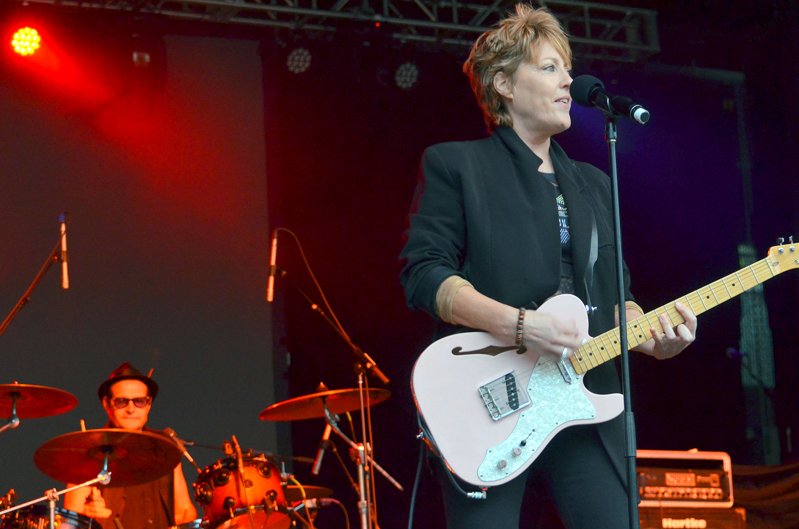 Katrina Leskanich of Katrina and the Waves at the Retro Futura Tour.