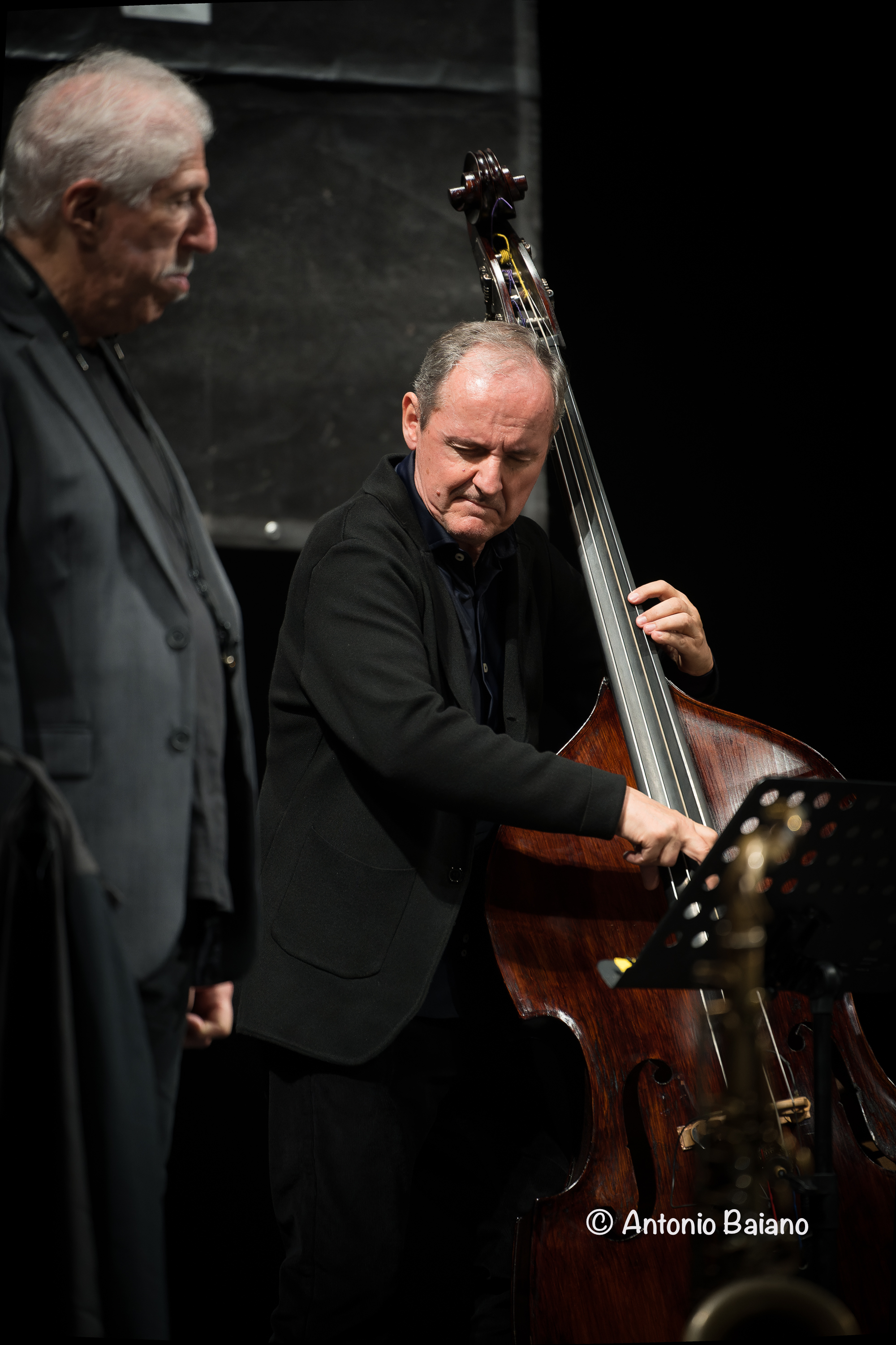 Darek Oles (Bob Mintzer, foreground)