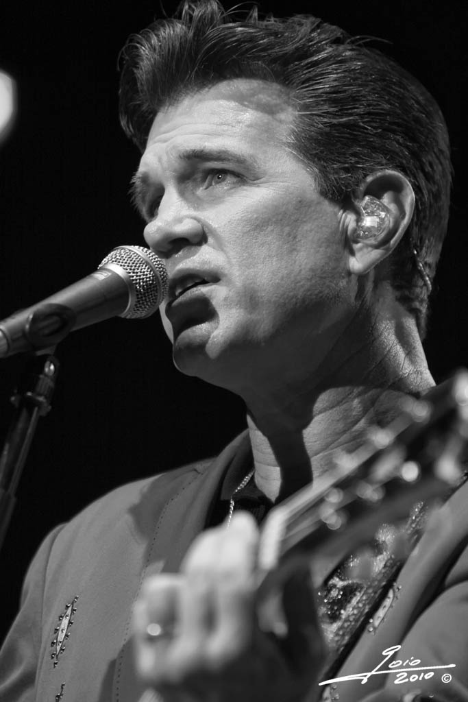 Chris Isaak 2010 - (2)