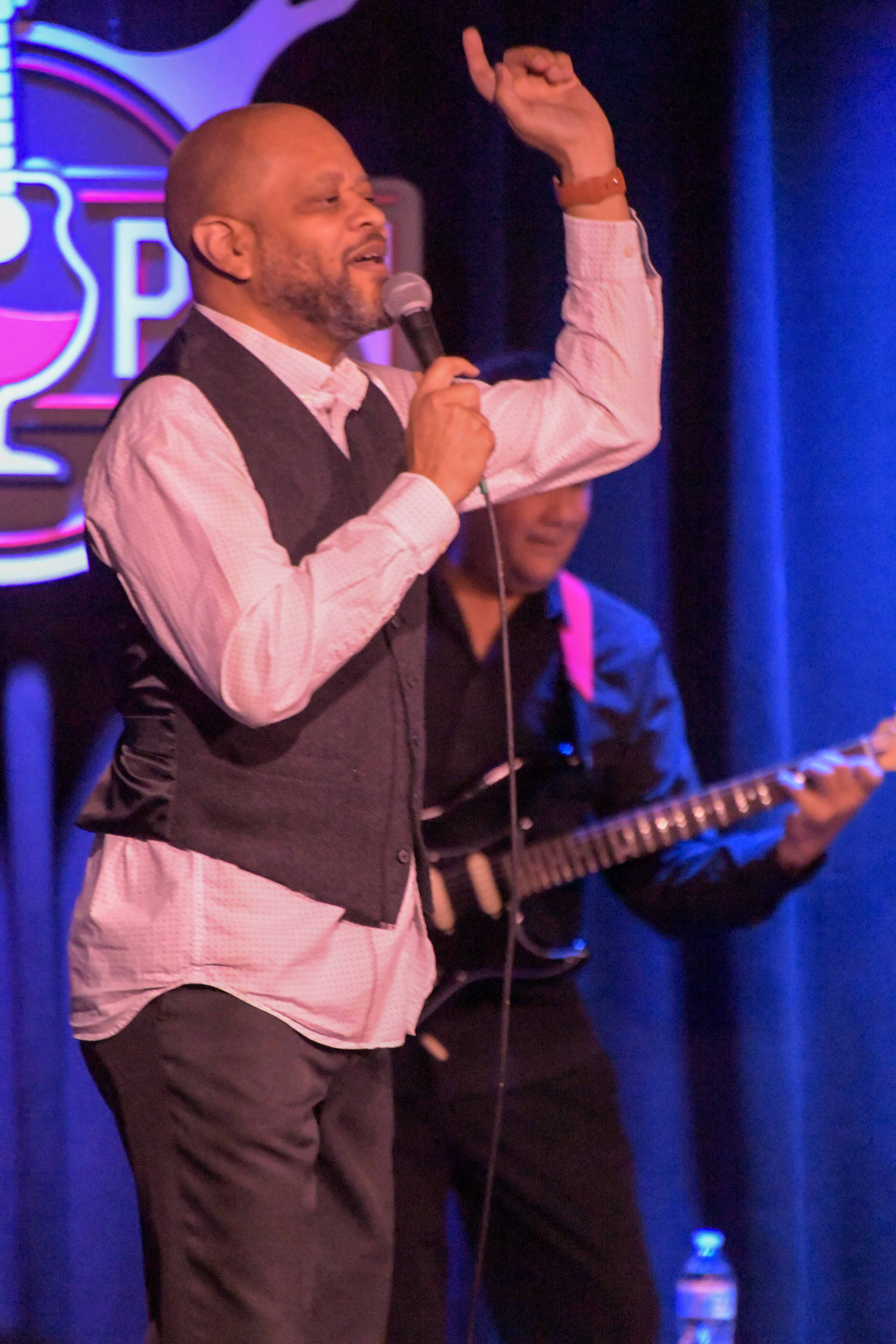 Robbie Cunningham - vocals
