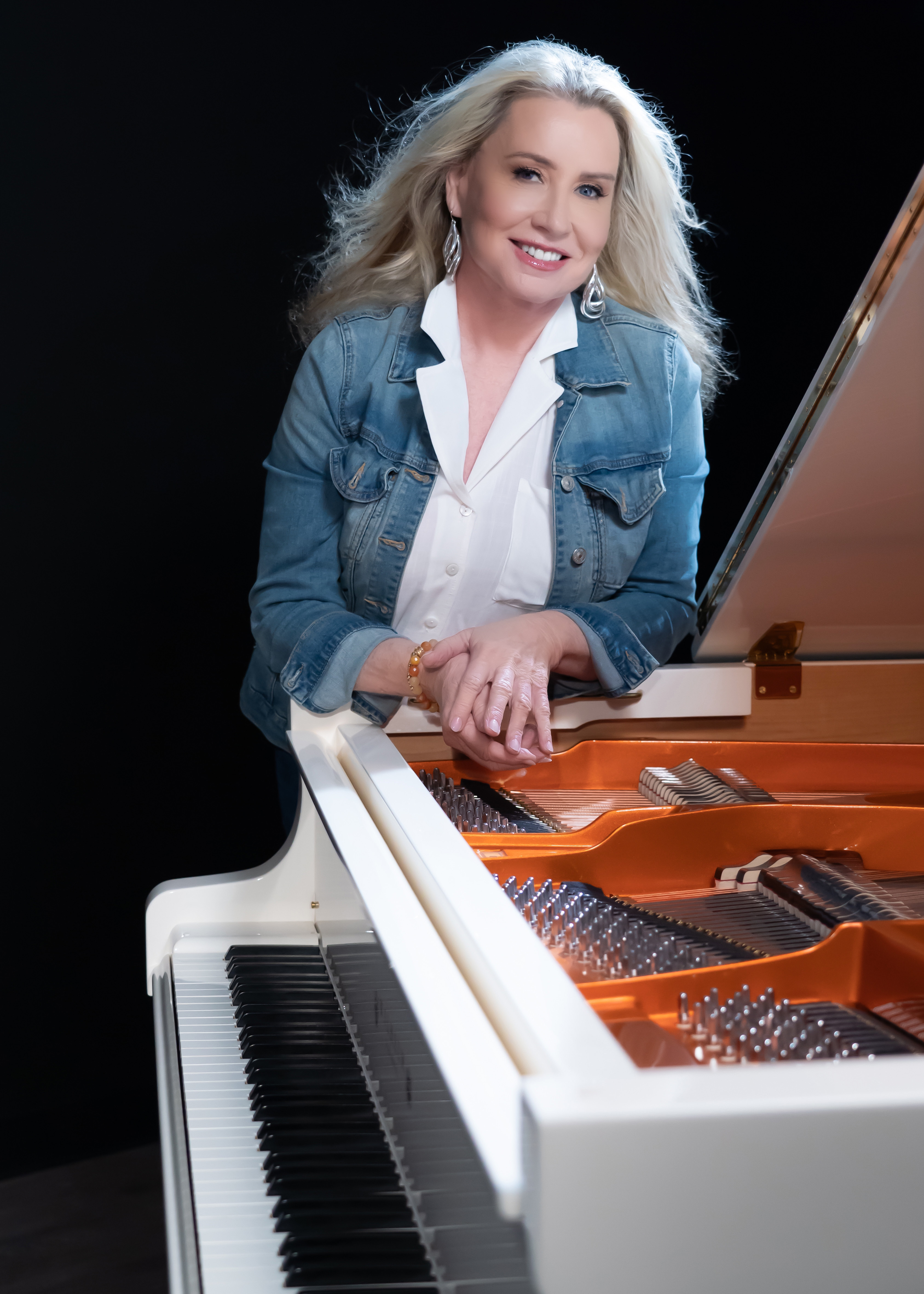 Carol Albert & Piano  — jazz photo by Carol Albert | All About Jazz