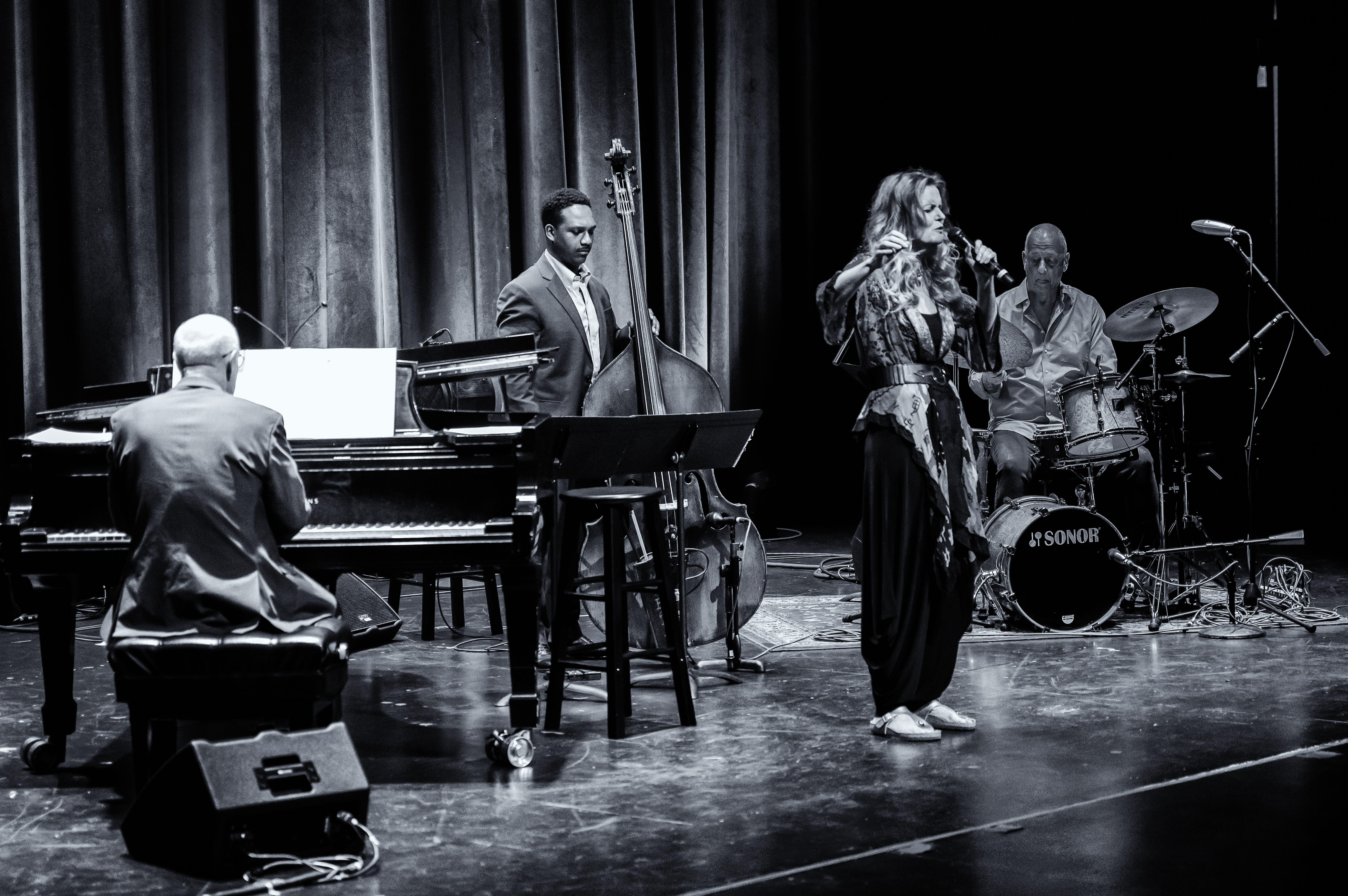 Tierney Sutton, Allen Farnham, Will Ledbetter, Jae Sinnett