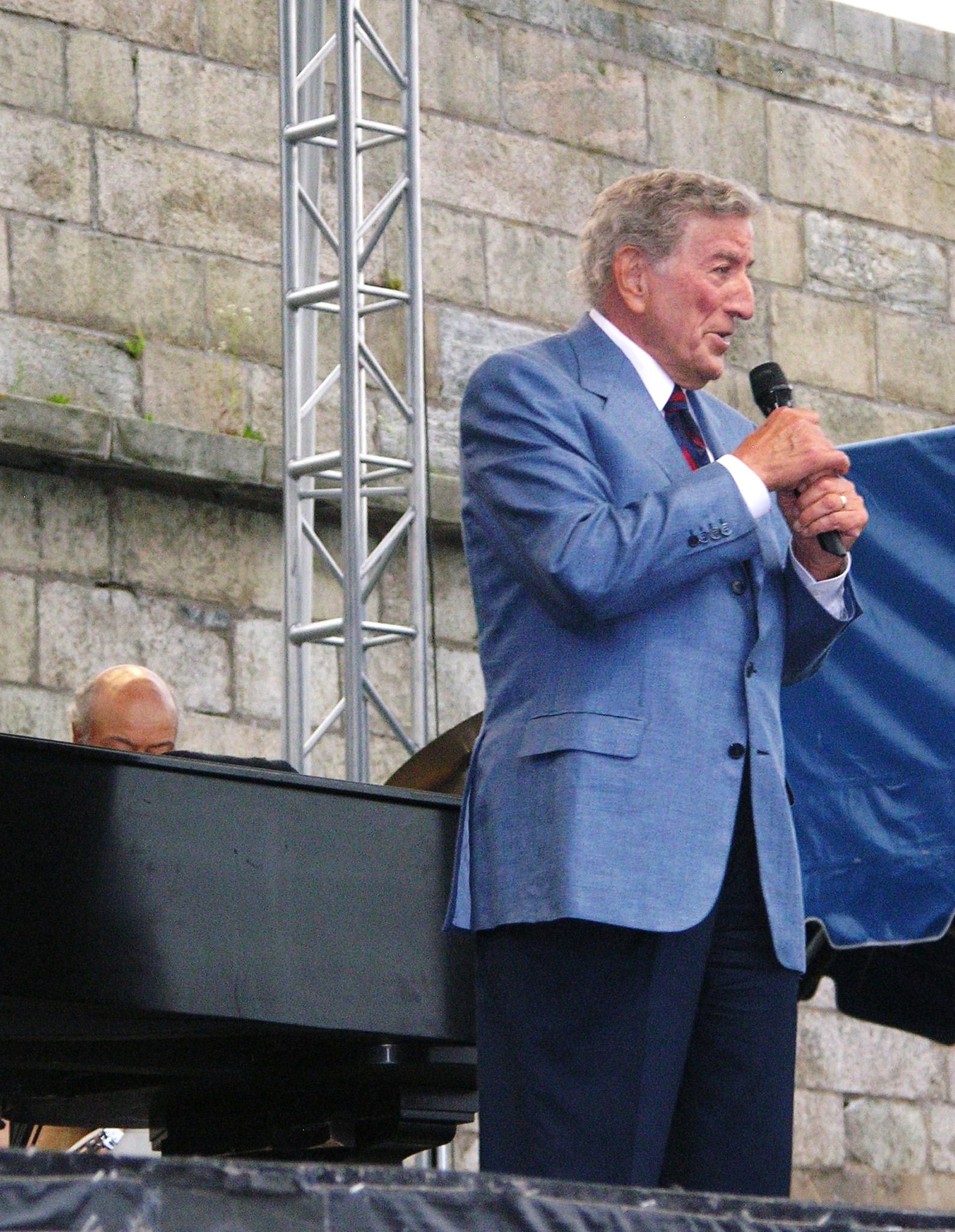 Tony Bennett Sings