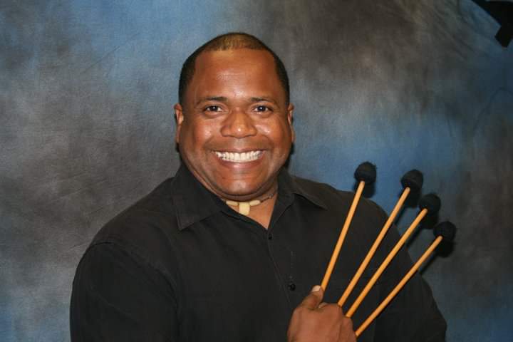Carlos J Mota