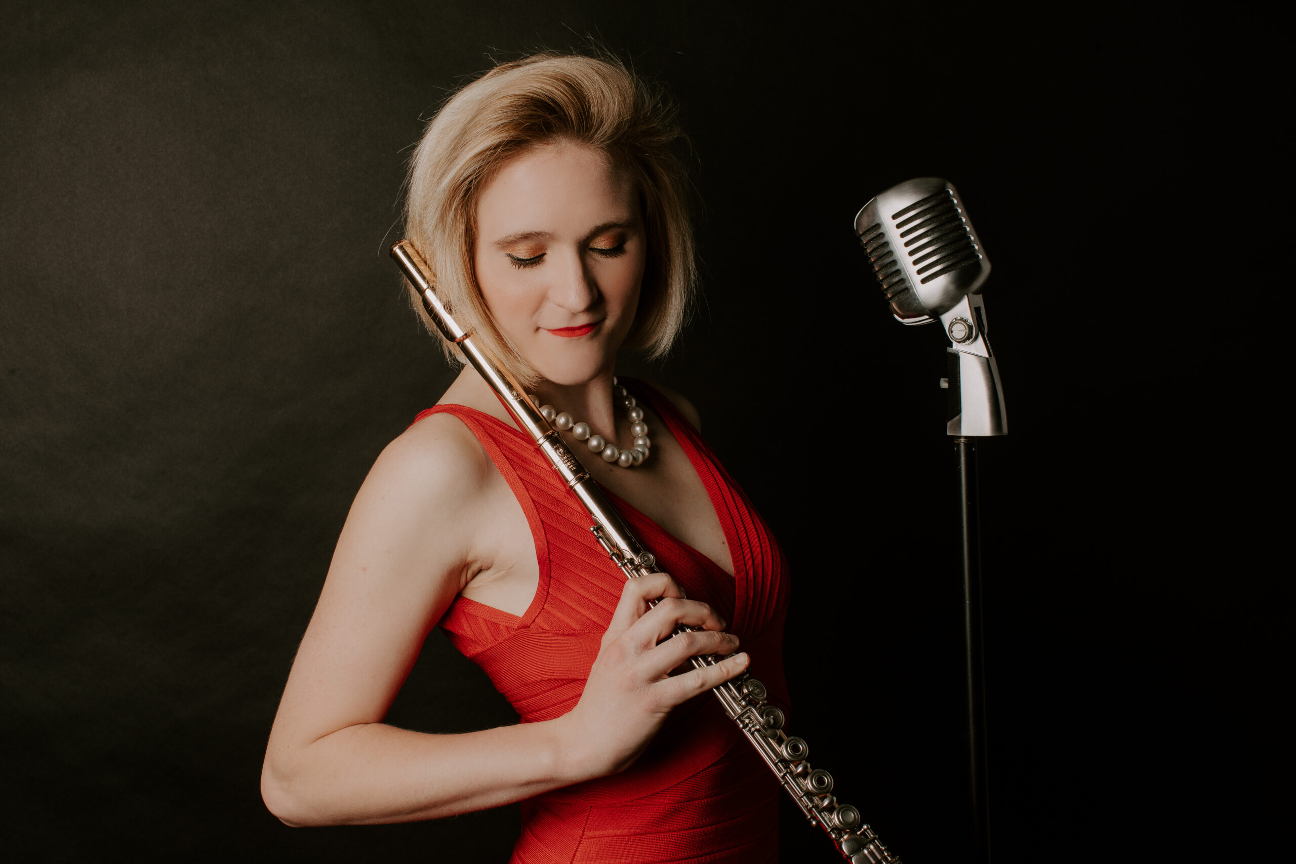 Cobby Brzeski - The Vintage Girl In A Modern World — jazz photo by Andrew Bustamante | All About Jazz