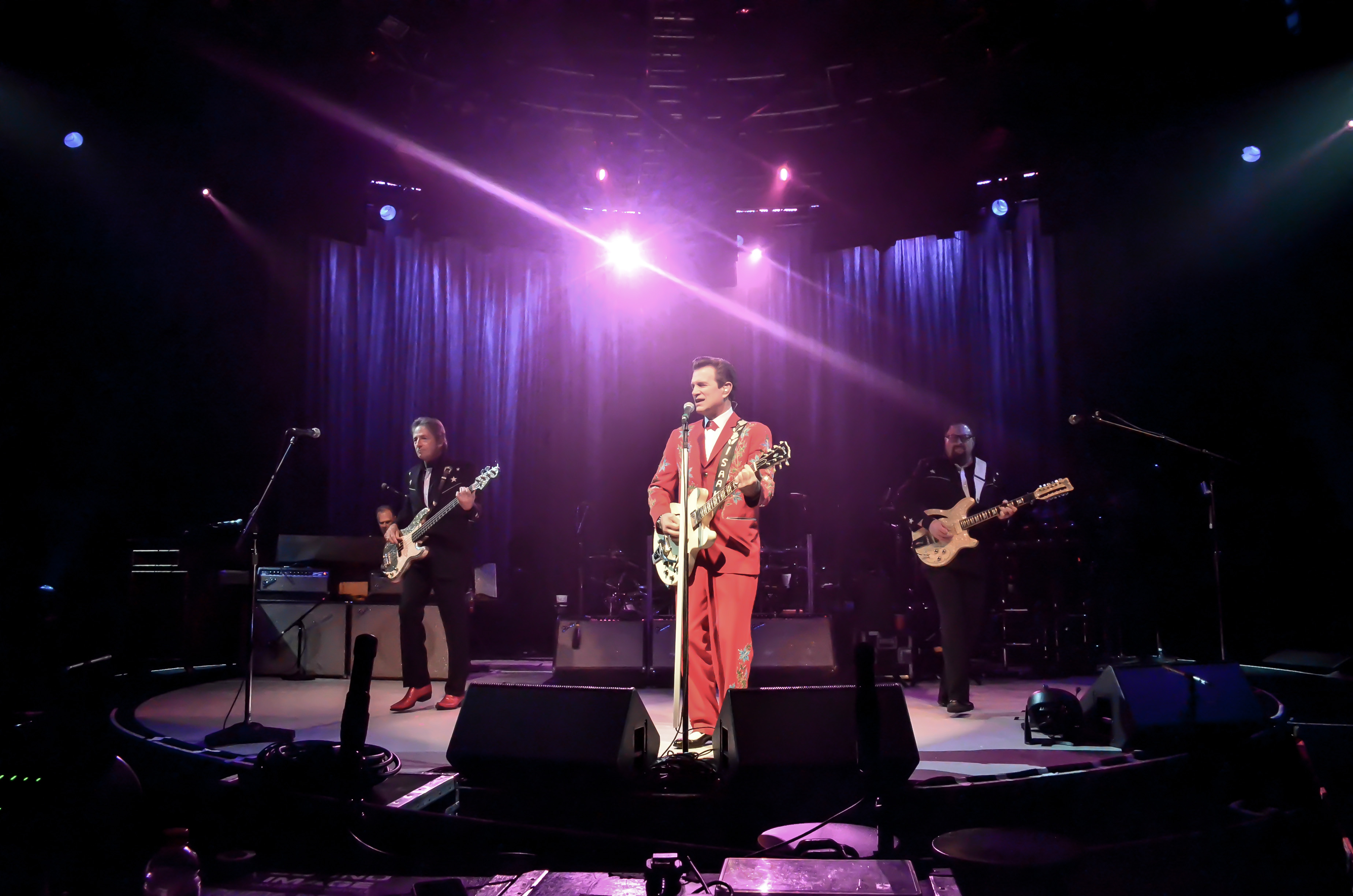 Chris Isaak at NYCB Theatre at Westbury on 5-5-2016. 