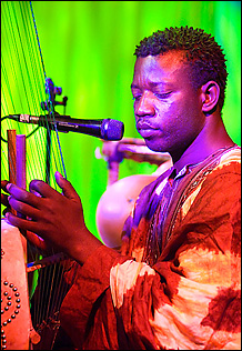 Jalikebba Kuyateh - [url=http://WWW.Jazzfotografie.Eisi.At/]WWW.Jazzfotografie.Eisi.At[/Url]