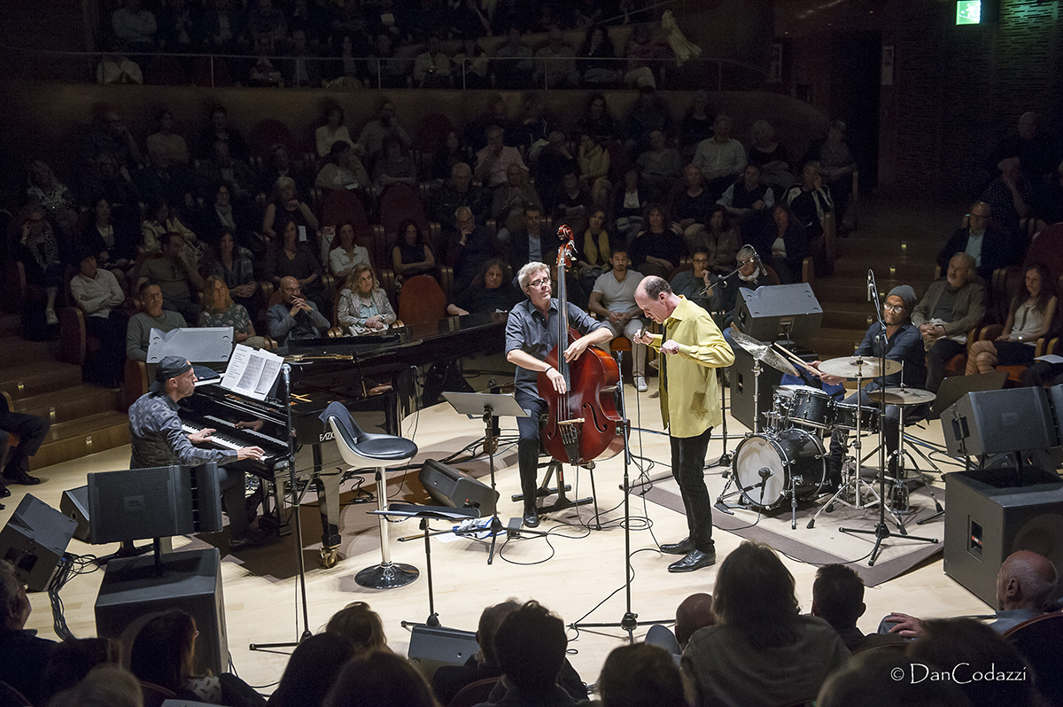 Linx-Faraò-Eastwood-Baker quartet