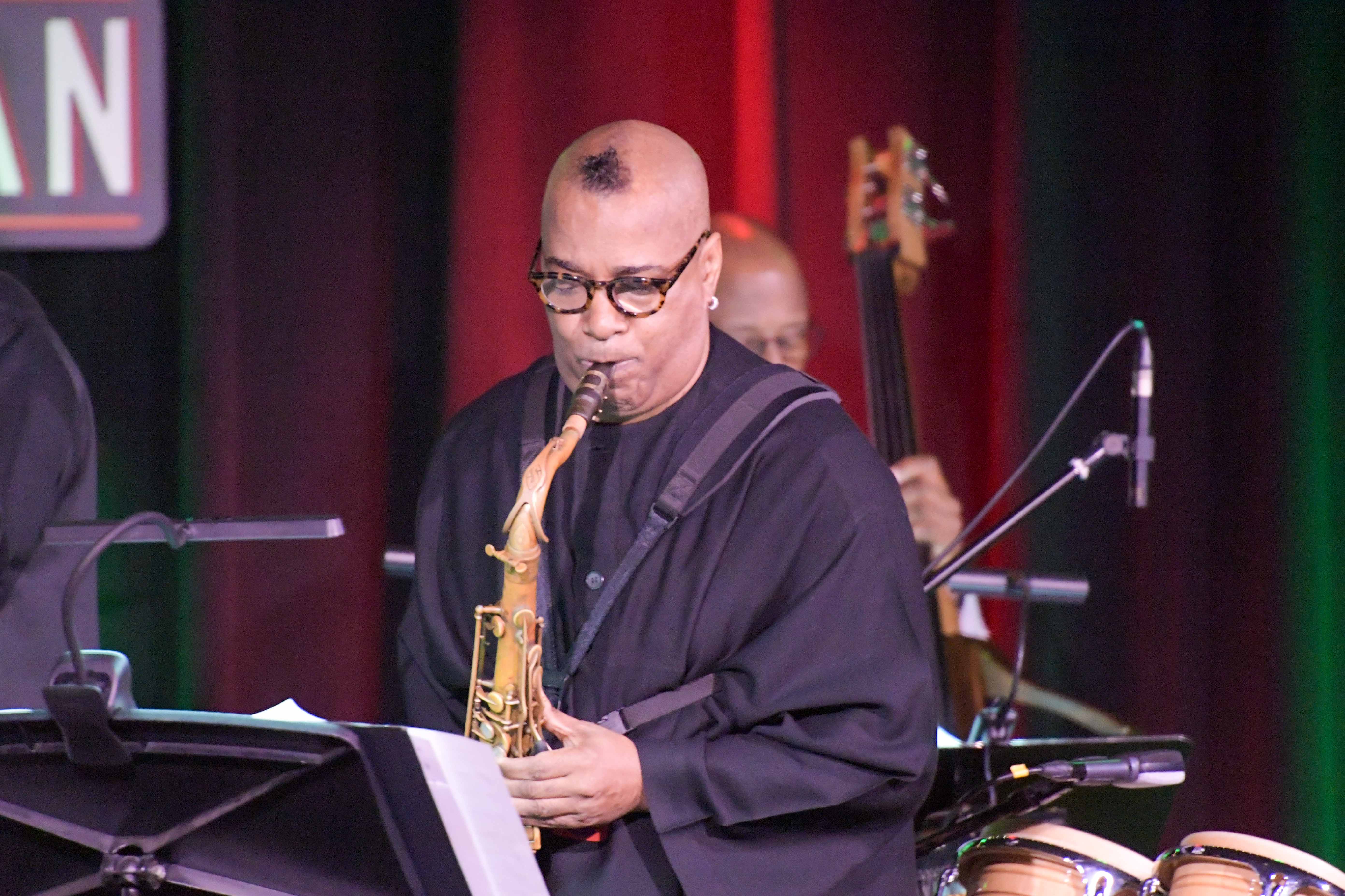 Reggie Woods - sax