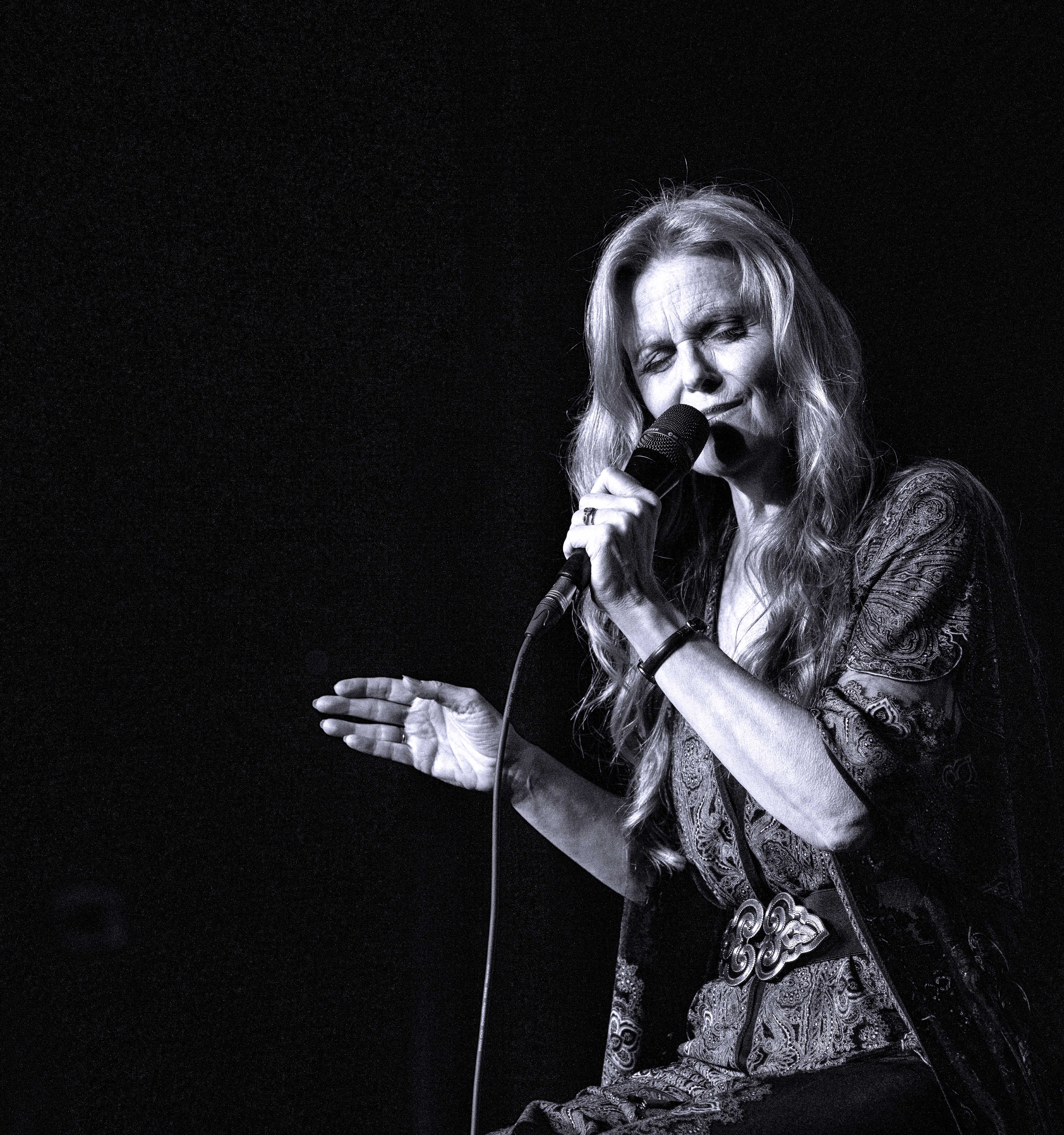 Tierney Sutton with the Jae Sinnett Trio