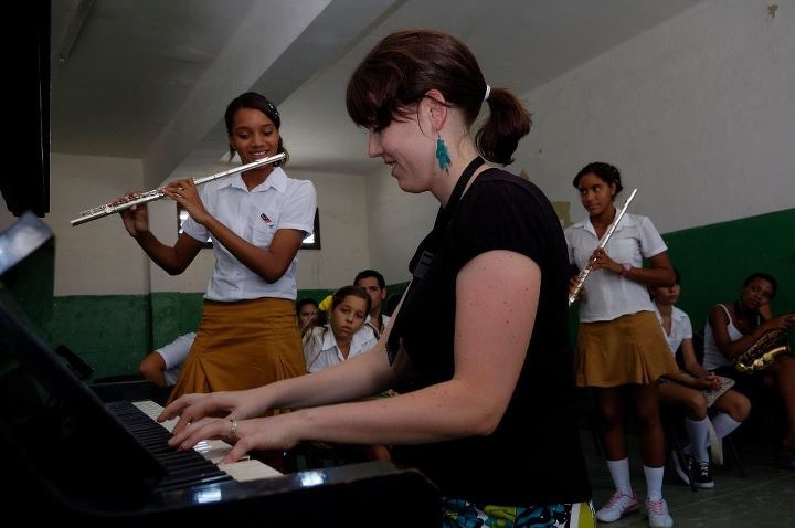 Erica Von Kleist Teaching Music Students in Cuba