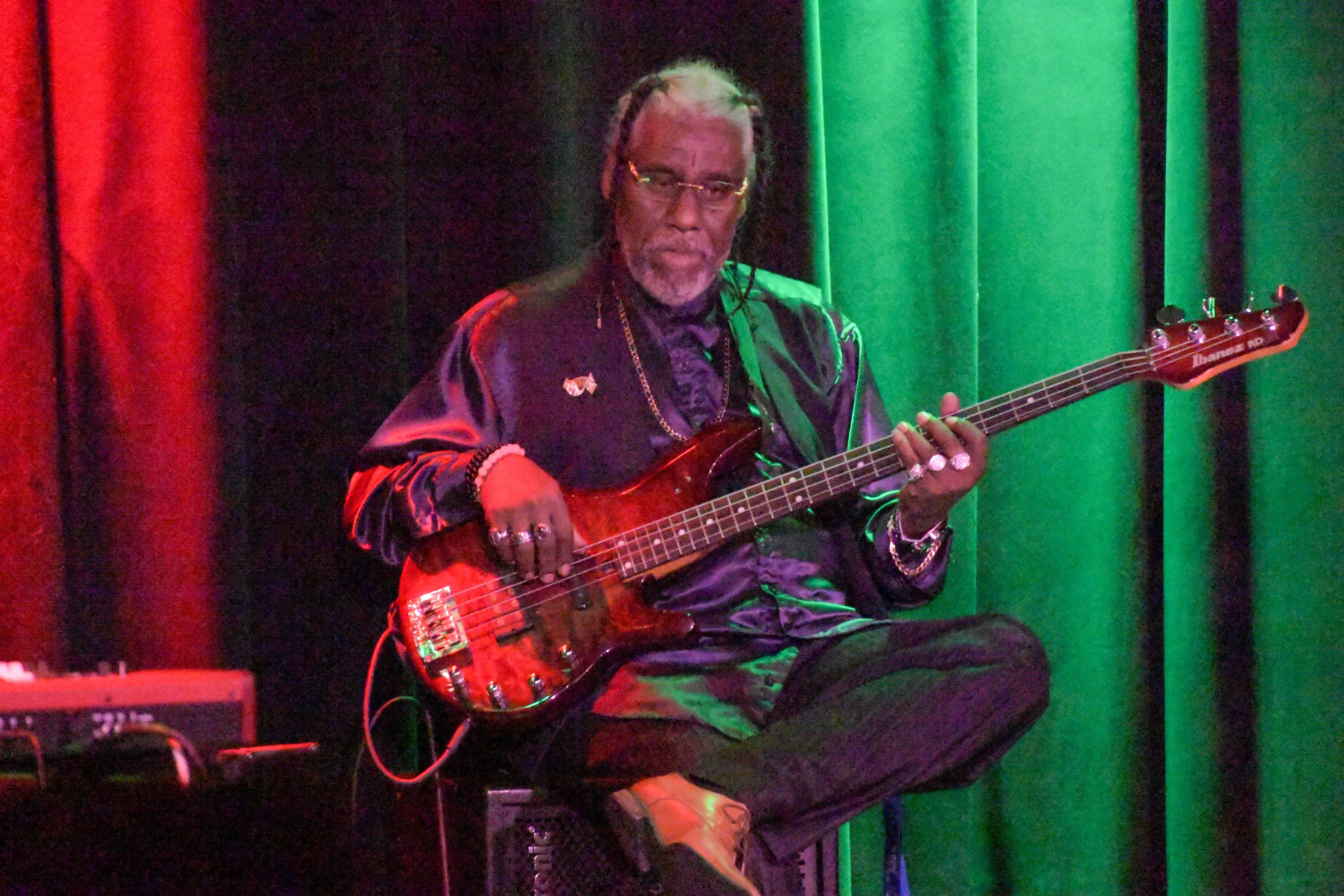 Juan Nelson - base