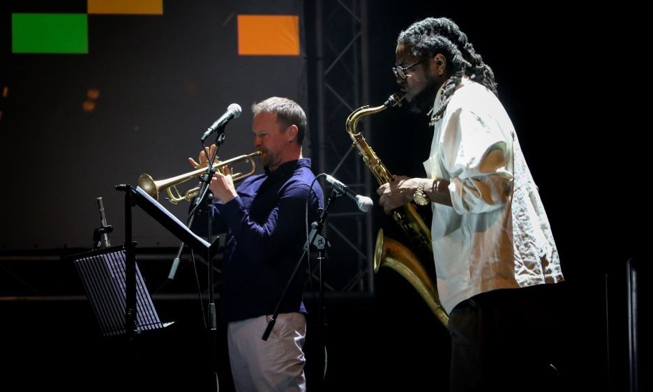 Tomos Williams, Soweto Kinch Cwmwl Tystion: Riot!
