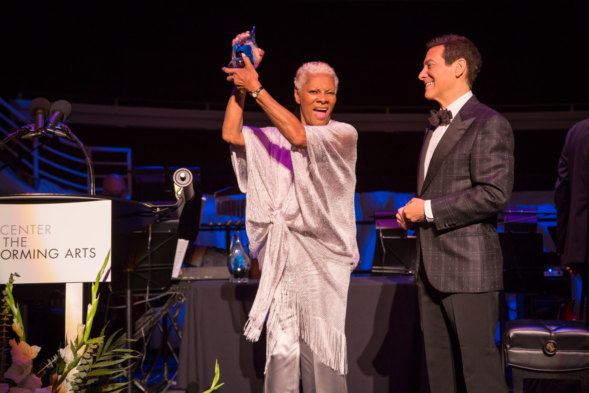 Michael Feinstein and the Foundation inducts Dionne Warwick into the Songbook Hall of Fame in 2016