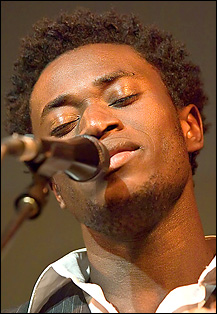 Alioune Wade 02 - - [url=http://WWW.Jazzfotografie.Eisi.At/]WWW.Jazzfotografie.Eisi.At[/Url]