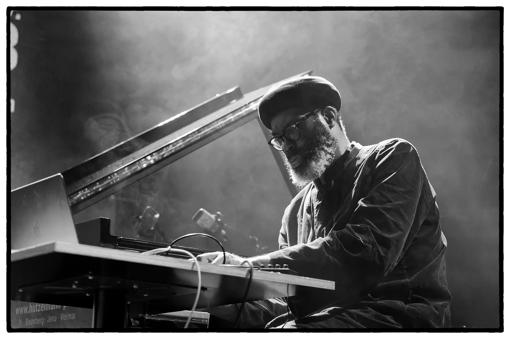 Pat Thomas - Keyboards