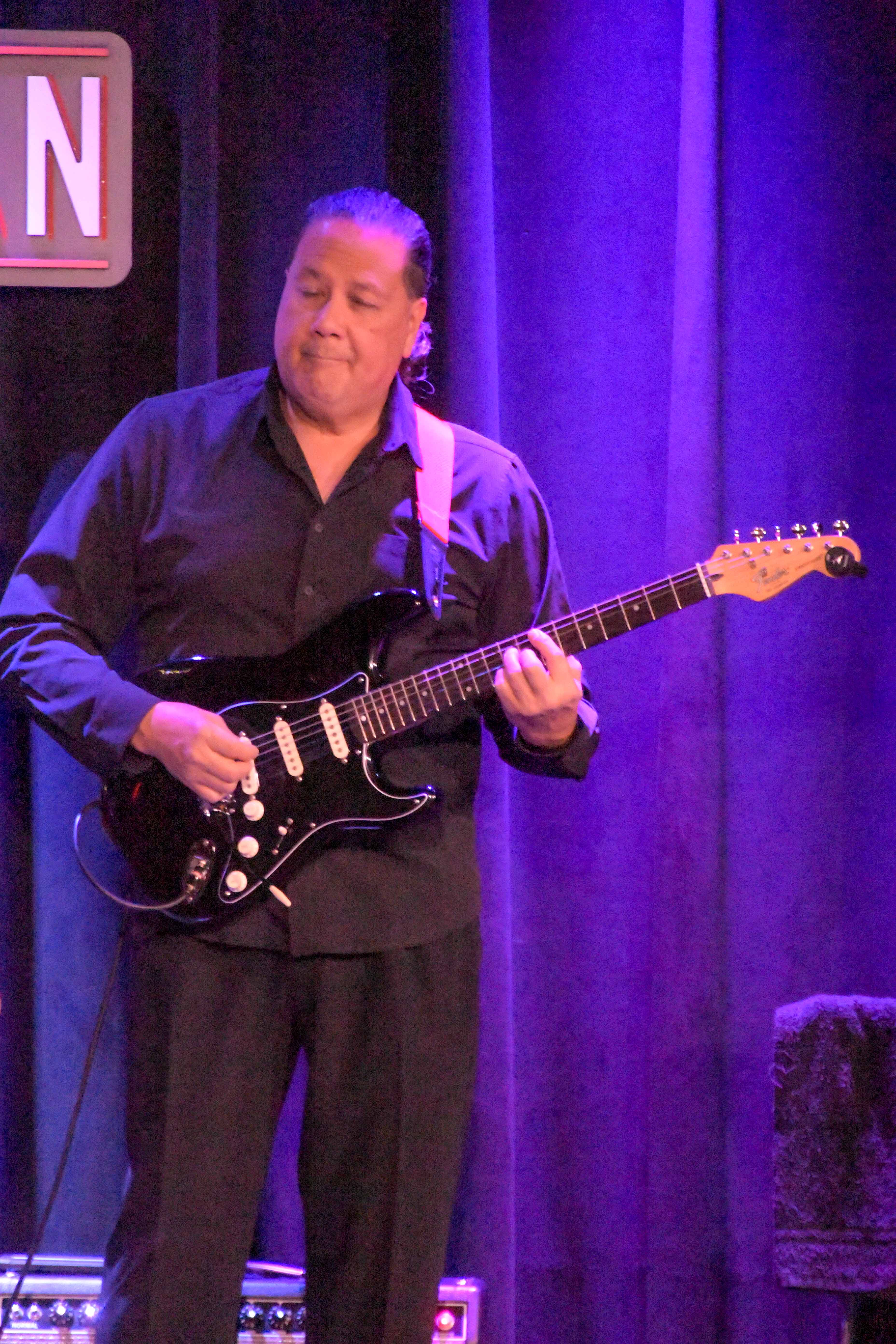 Jon Saure - guitar