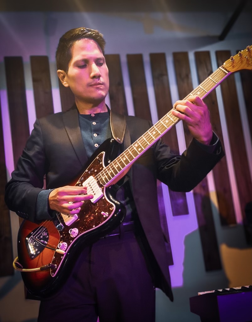 MARIO DUEÑAS, guitar