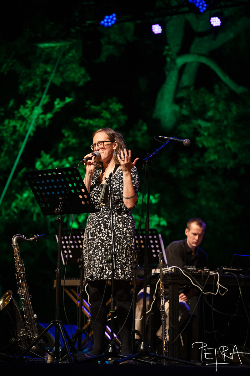 Anna Webber: Shimmer Wince — jazz photo by Petra Cvelbar | All About Jazz