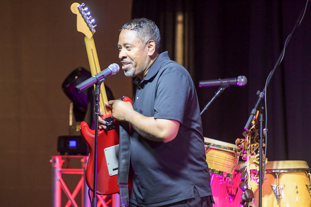 Carl Lester - guitar