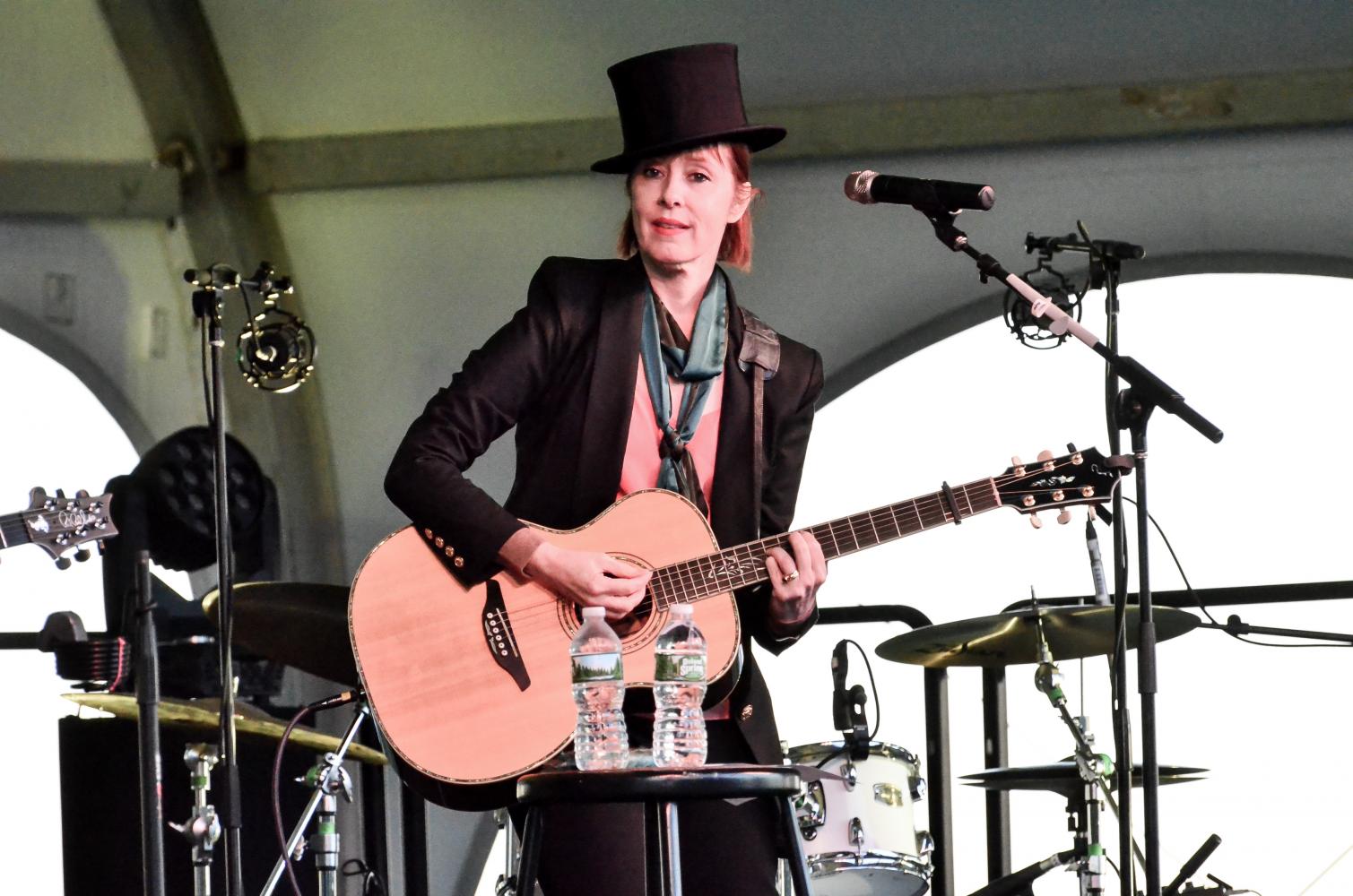 Duncan Sheik and Suzanne Vega Sunset Concert at Sands Point Preserve Conservancy on 9-25-2016. 