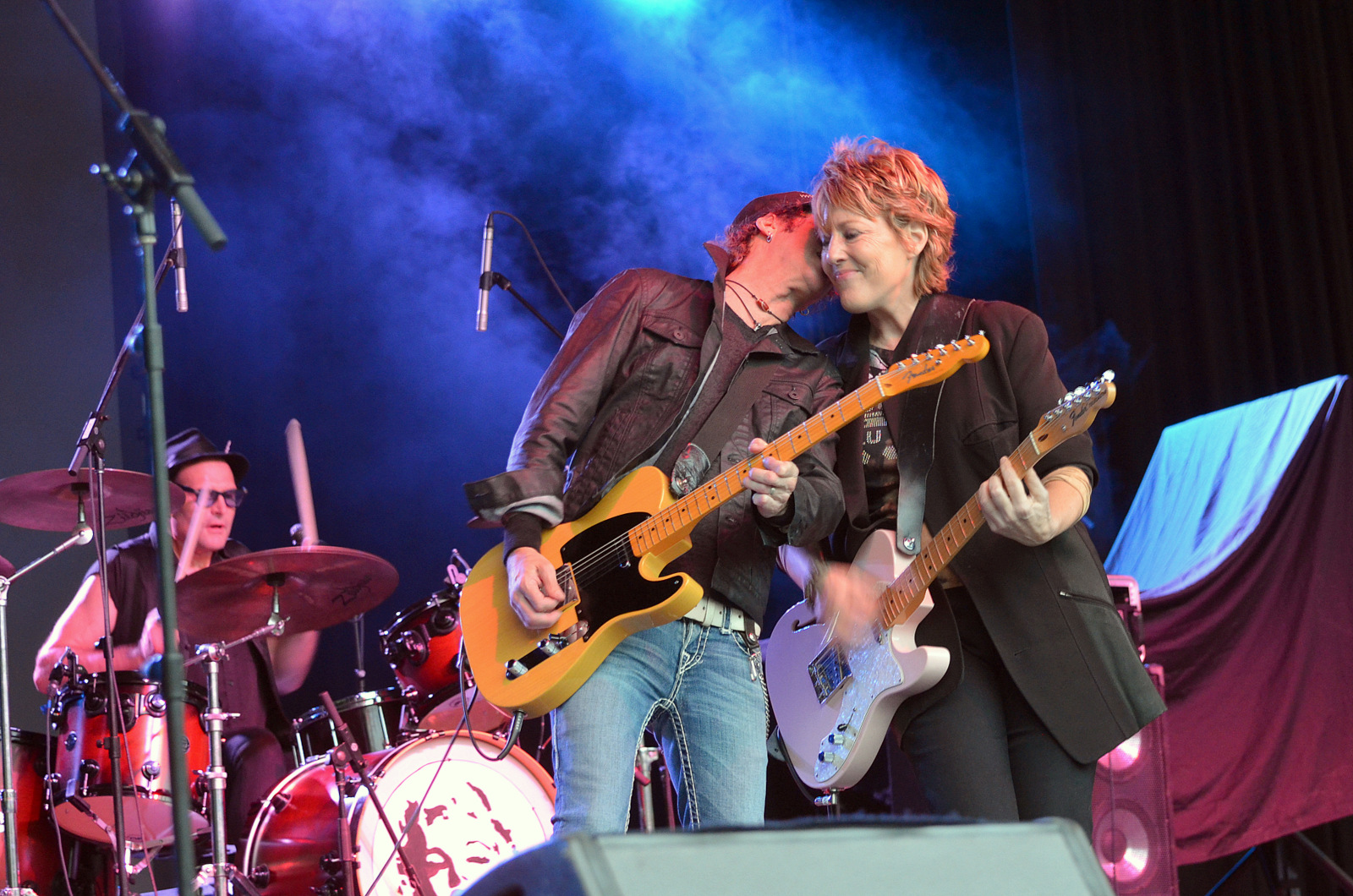 Katrina Leskanich of Katrina and the Waves at the Retro Futura Tour.