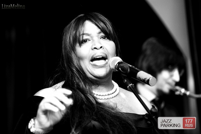 Jazz vocalist michelle walker in concert at leps bar in moscow, russia