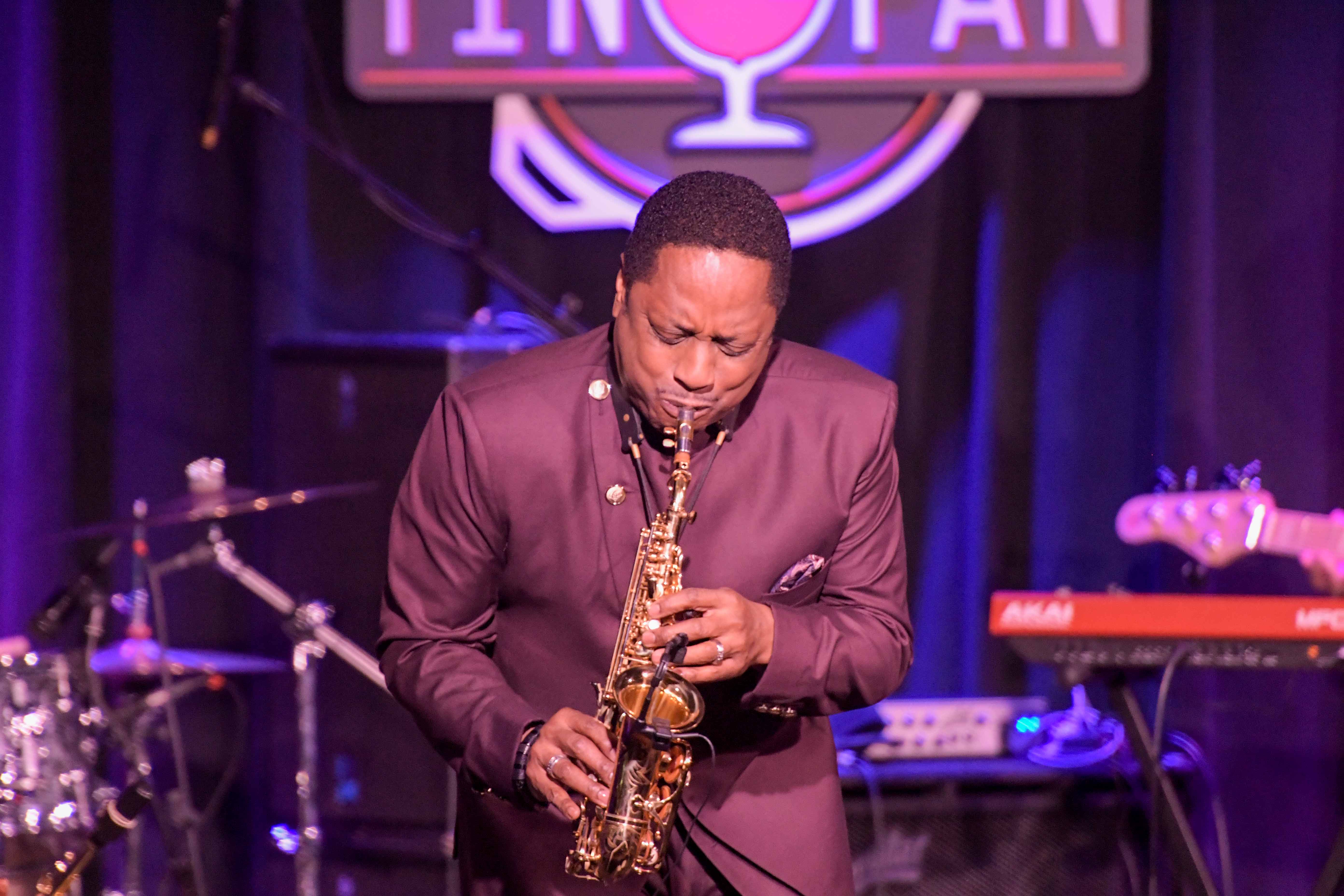 Andre Ward - alto & tenor sax