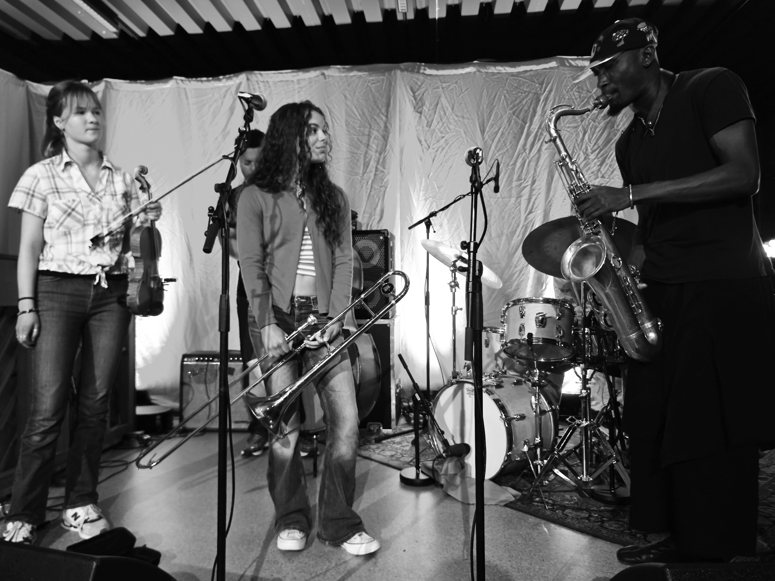 Ellinor Drevvatne, Miriam Jiménez Franke and Isaiah Collier jamming at Kroa, Moldejazz 2026 — jazz photo by Daniel Mège | All About Jazz