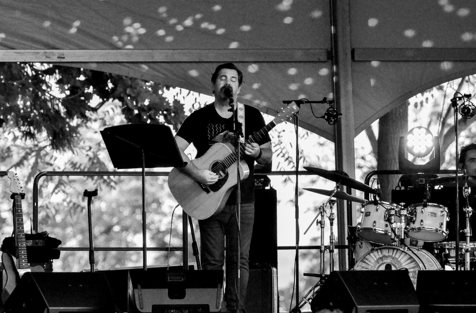 Duncan Sheik and Suzanne Vega Sunset Concert at Sands Point Preserve Conservancy on 9-25-2016. 