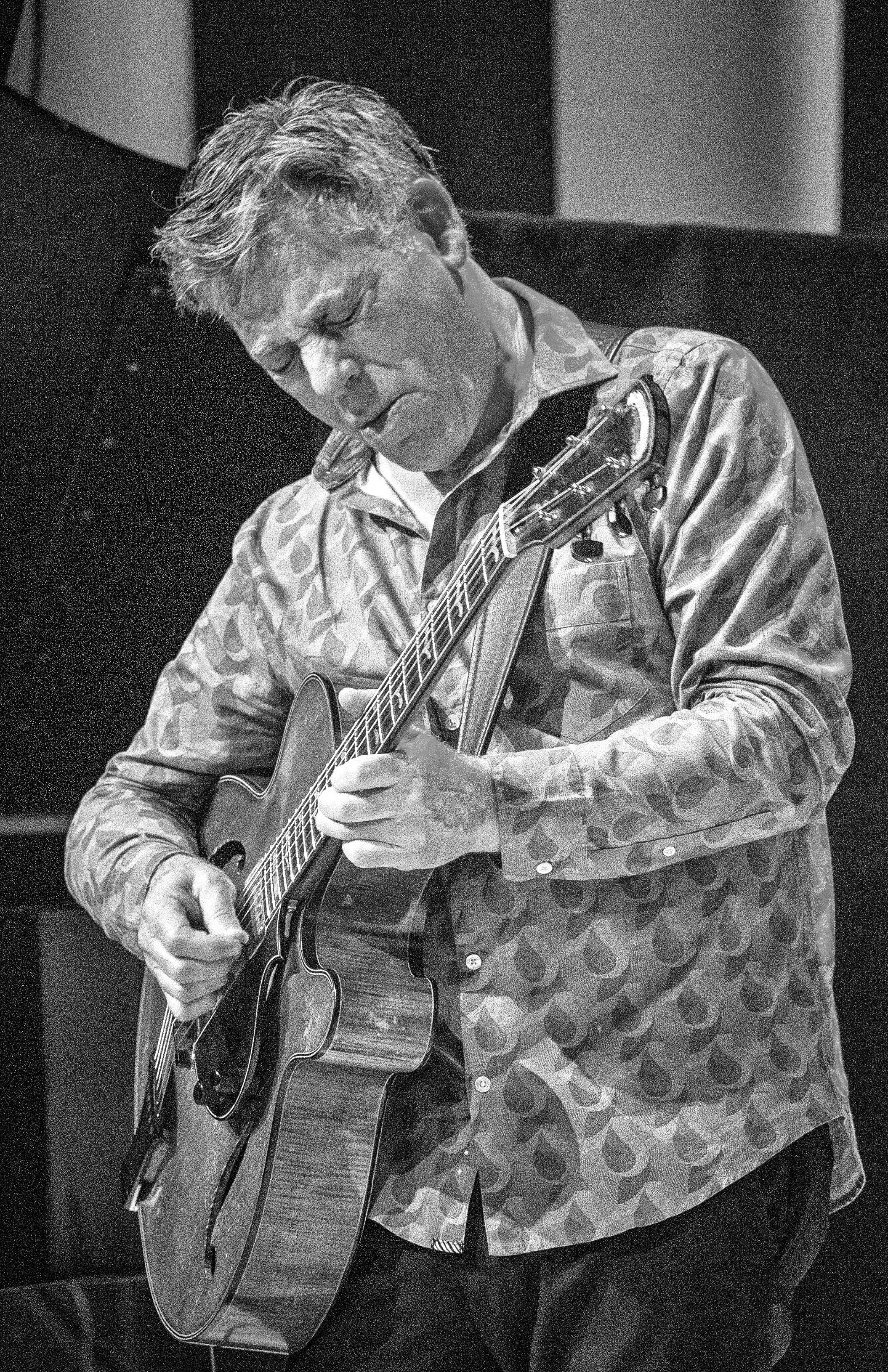 Peter Bernstein — jazz photo by Mark Robbins | All About Jazz