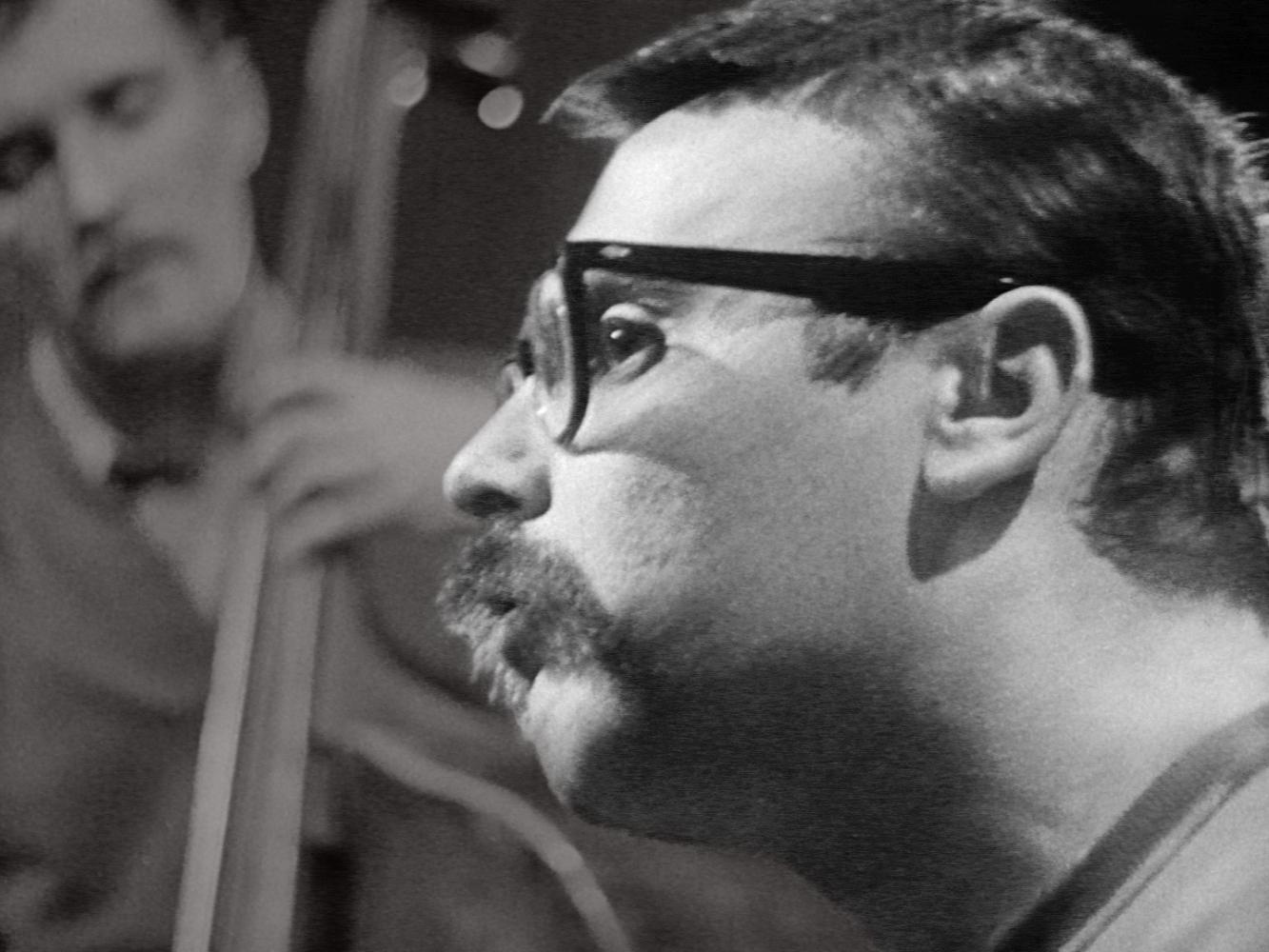 Vince Guaraldi in recording studio