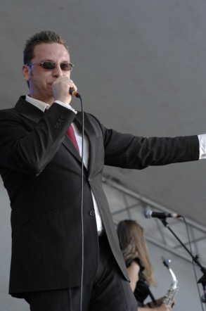 The Kingsize Five Live at the Thames Festival, London, March 2008 — jazz photo by Michael Brown | All About Jazz