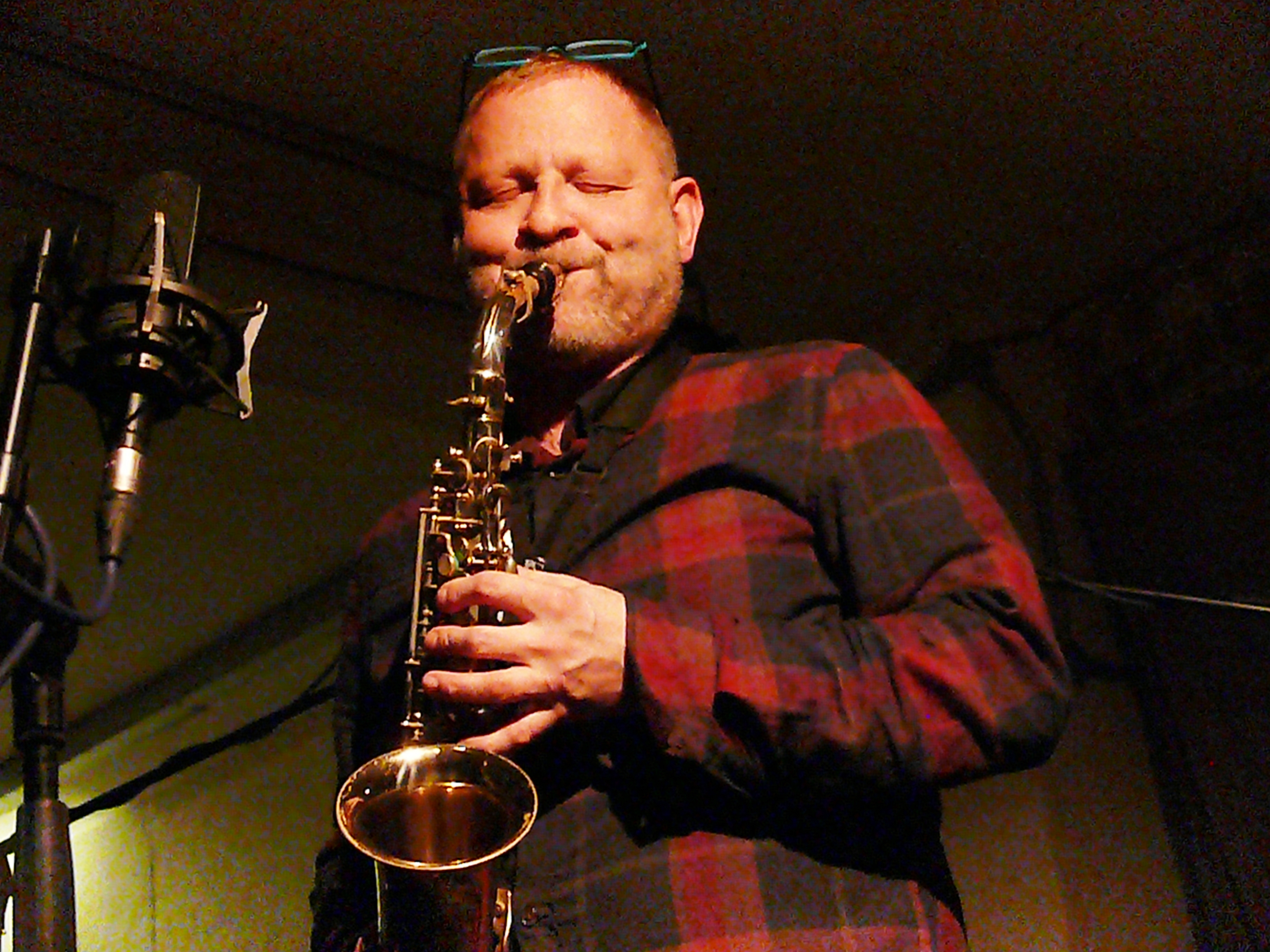 Mikolaj Trzaska at Cafe Oto, London in December 2016