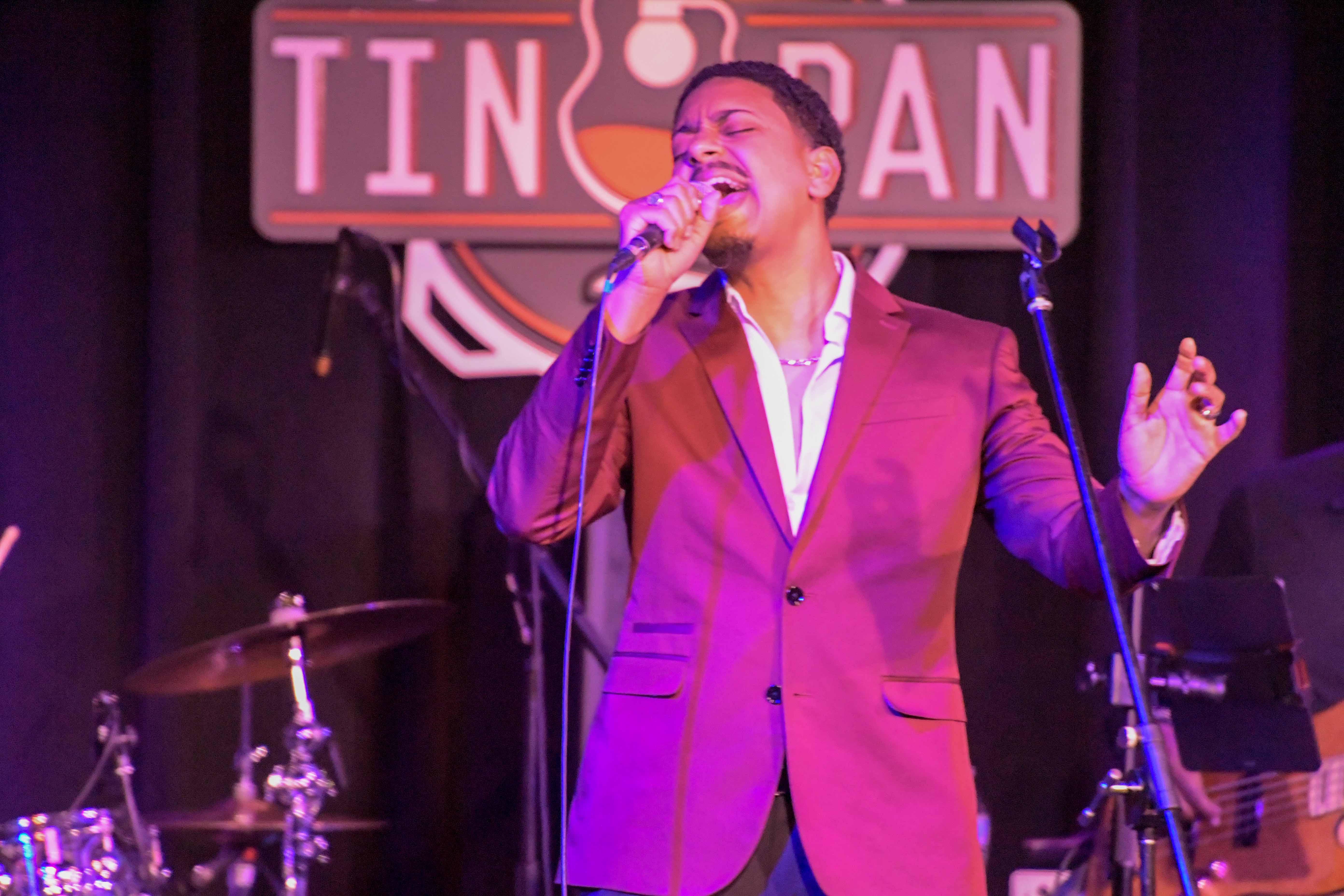 Tray Jones - vocals