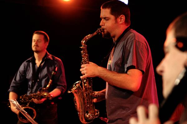 Dave Rempis, Ken Vandermark and Fred Lonberg-Holm with "Vandermark 5" at the Sud Des Alpes, Amr, Geneva, Switzerland, 2005