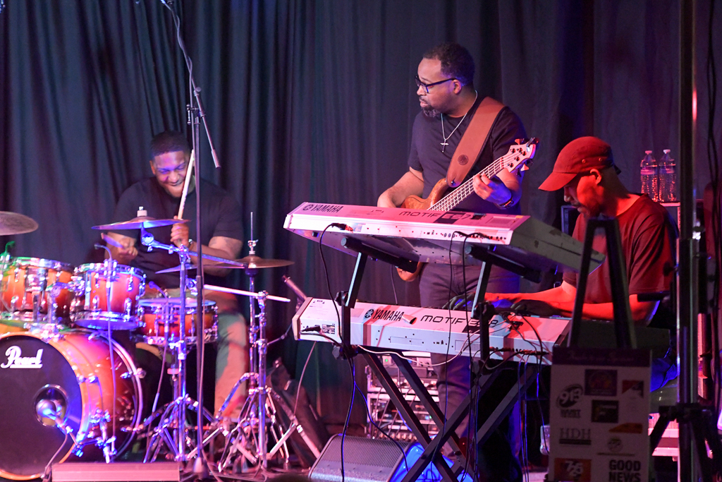 Car Lester band